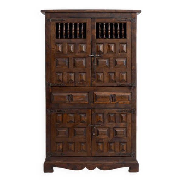 Cabinet brutaliste espagnol