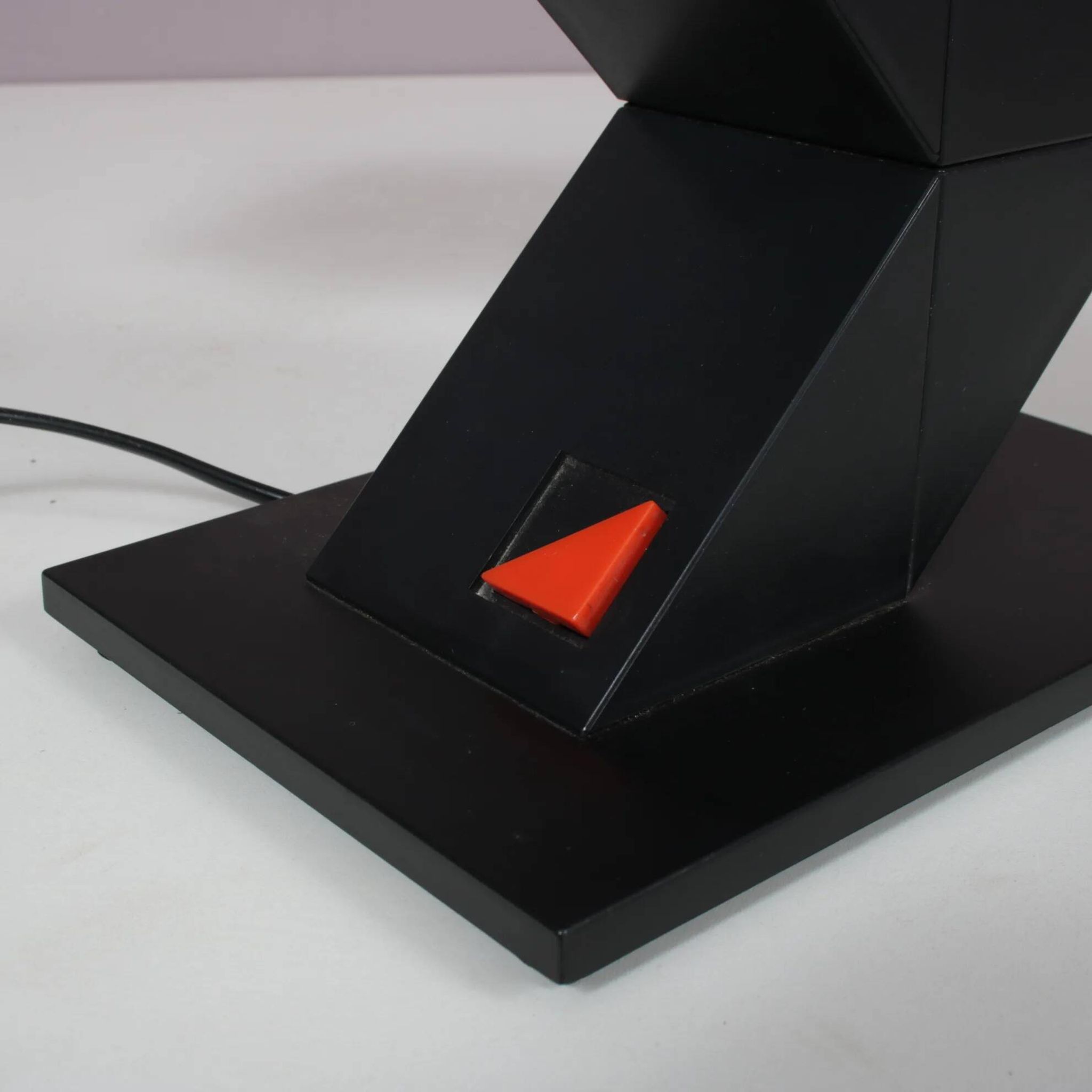 1980s "Zig Zag" desk lamp by Shui L. D. Chan for New Horizons, Hong Kong