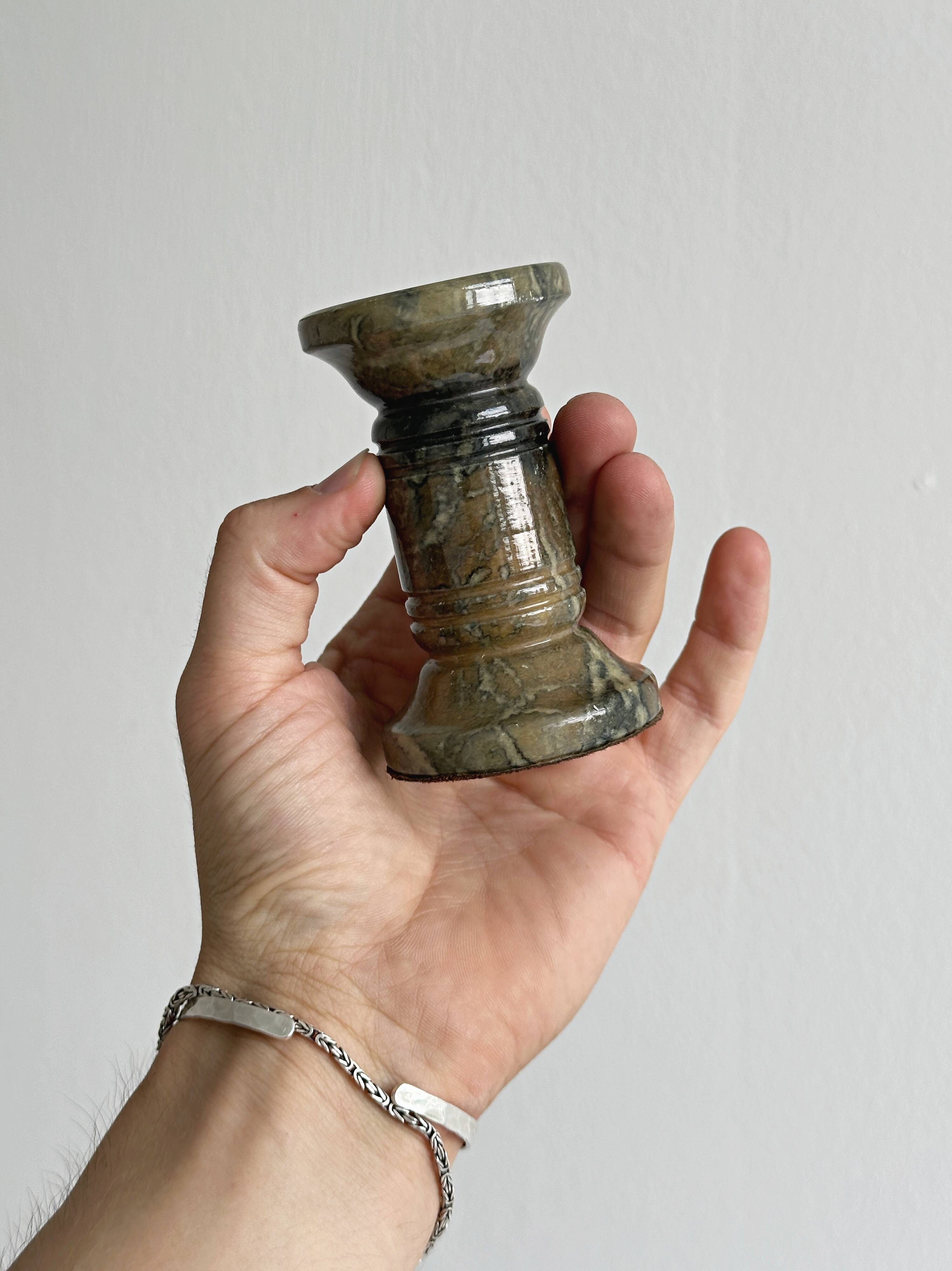Bougeoir en marbre vert nervuré