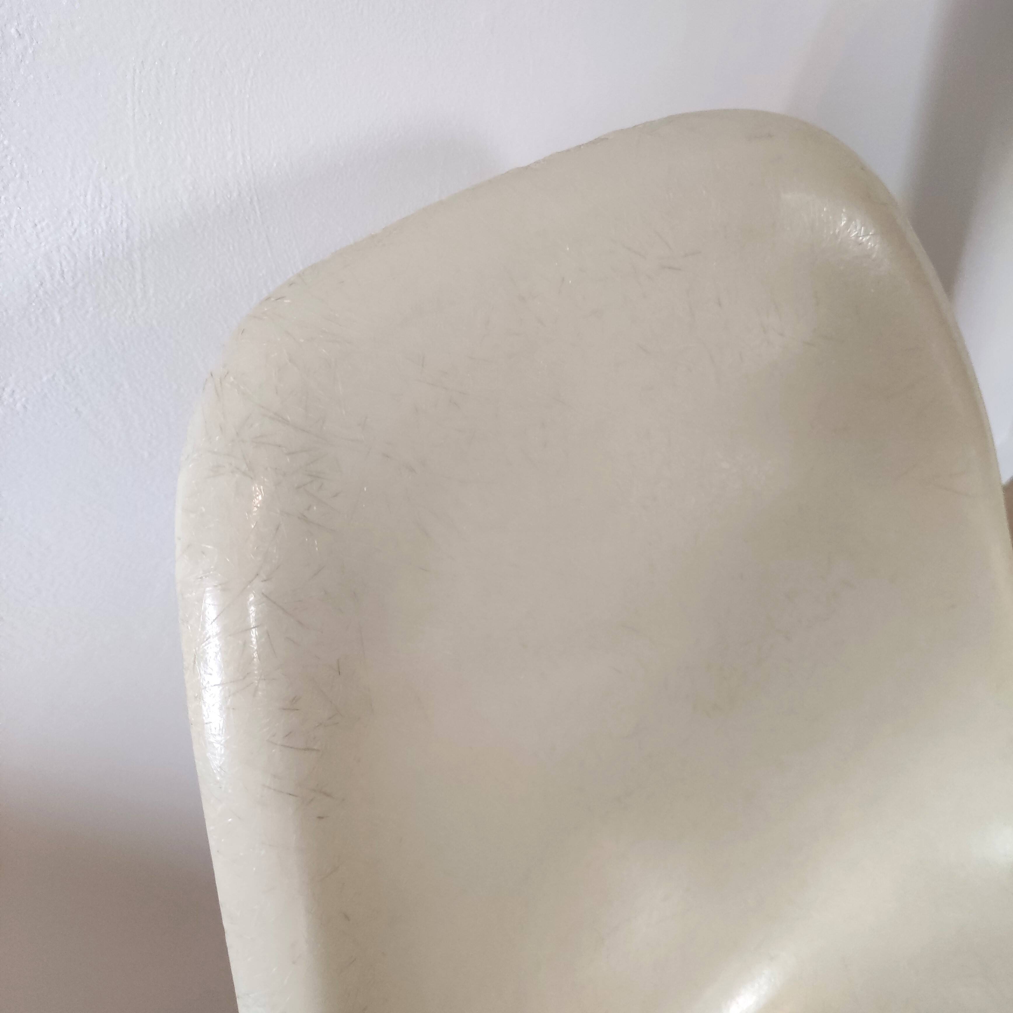 Vintage set of 4 fiberglass dining chairs by Eames – Herman Miller