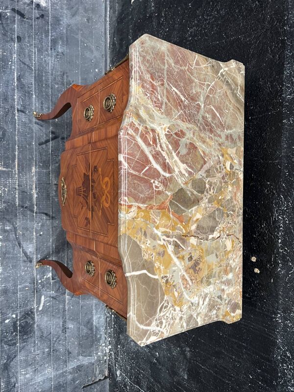 Commode sauteuse de style transition