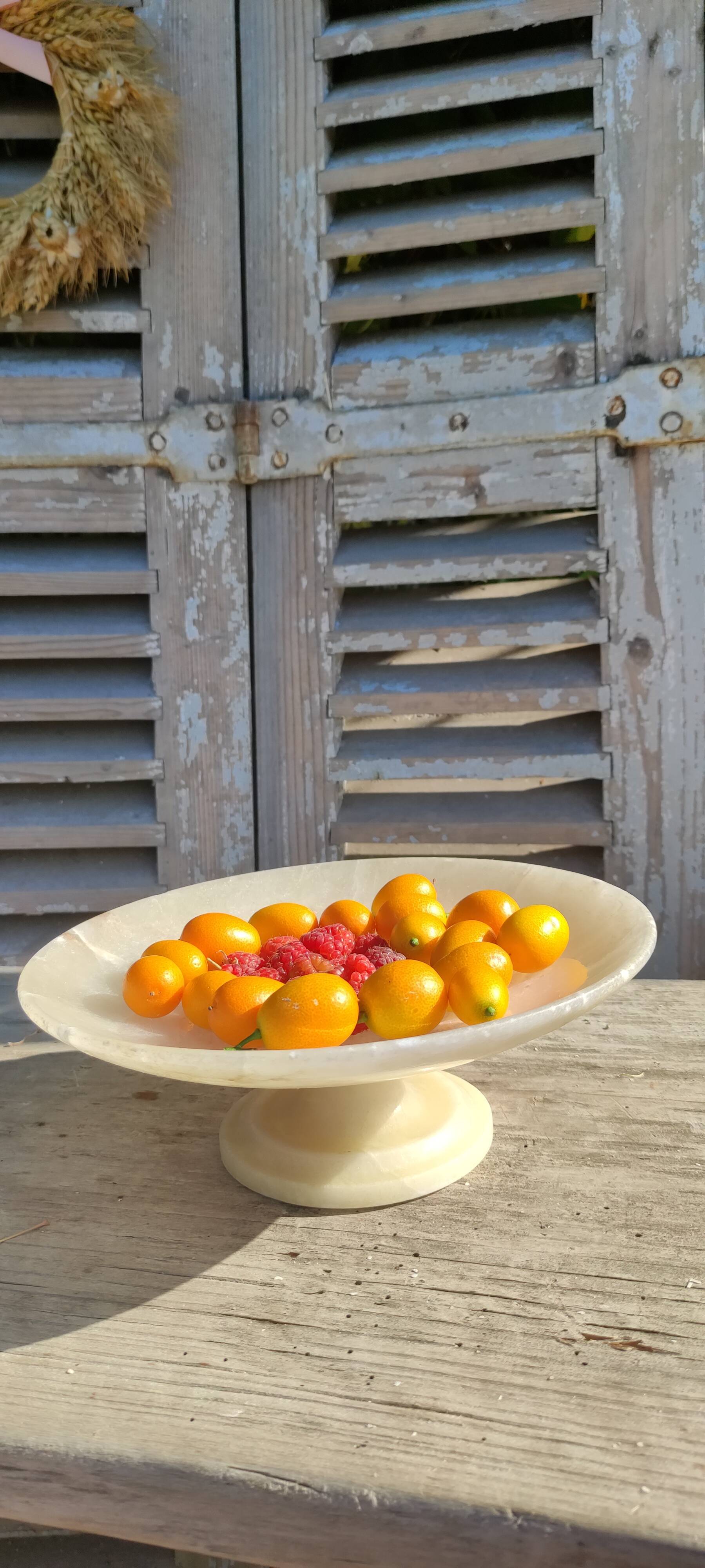 Vintage cut in white alabaster