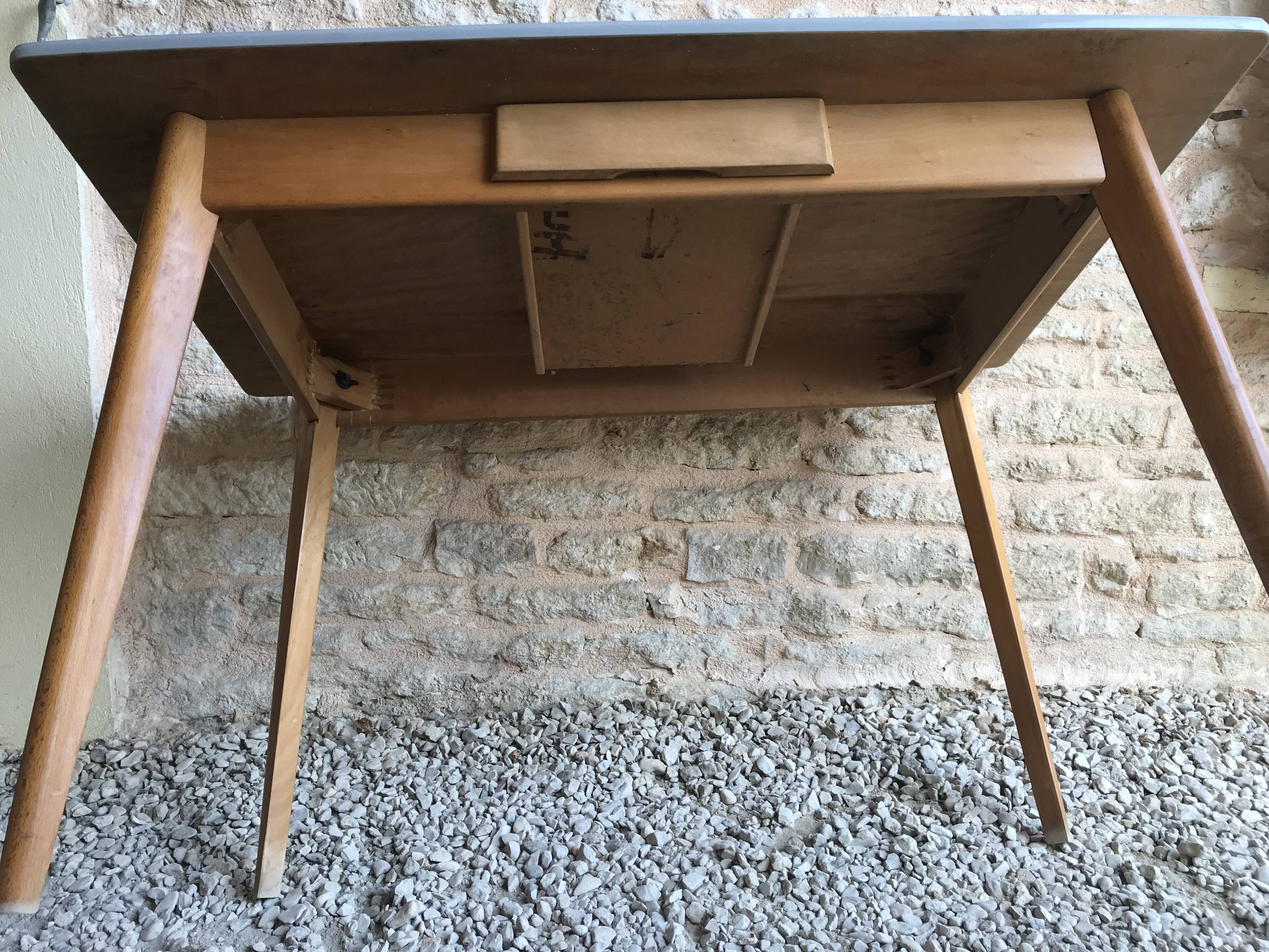 Table de cuisine 1960’s en formica et piétement compas bois