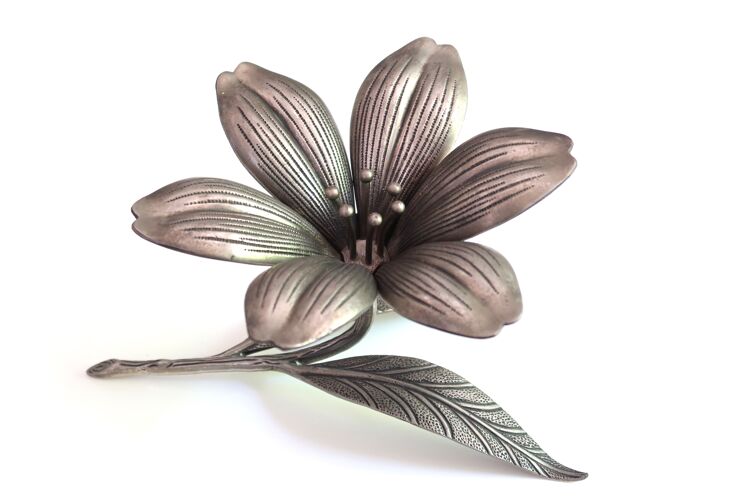 Fleur cendrier en métal argenté 6 pétales années 60