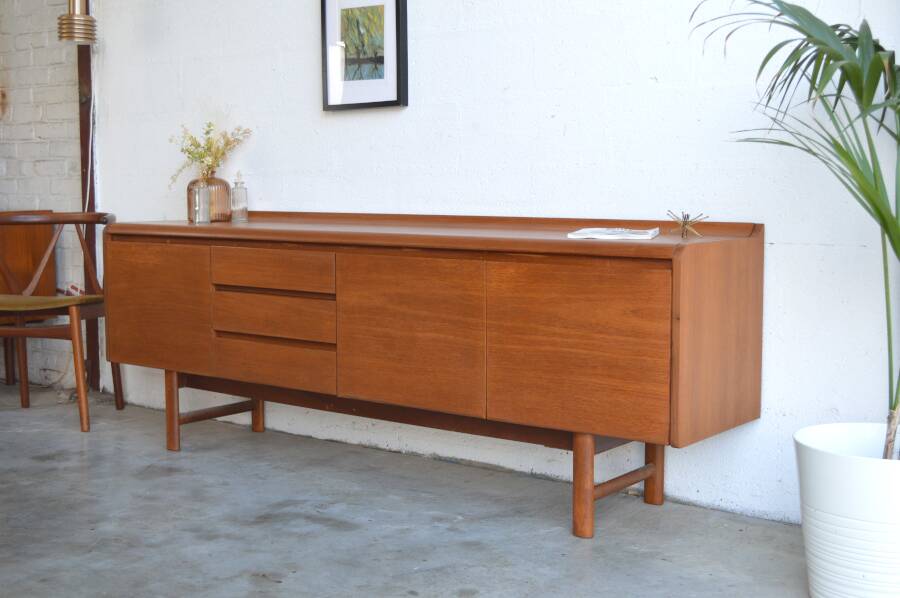 Curved enfilade by White & Newton * 208 cm