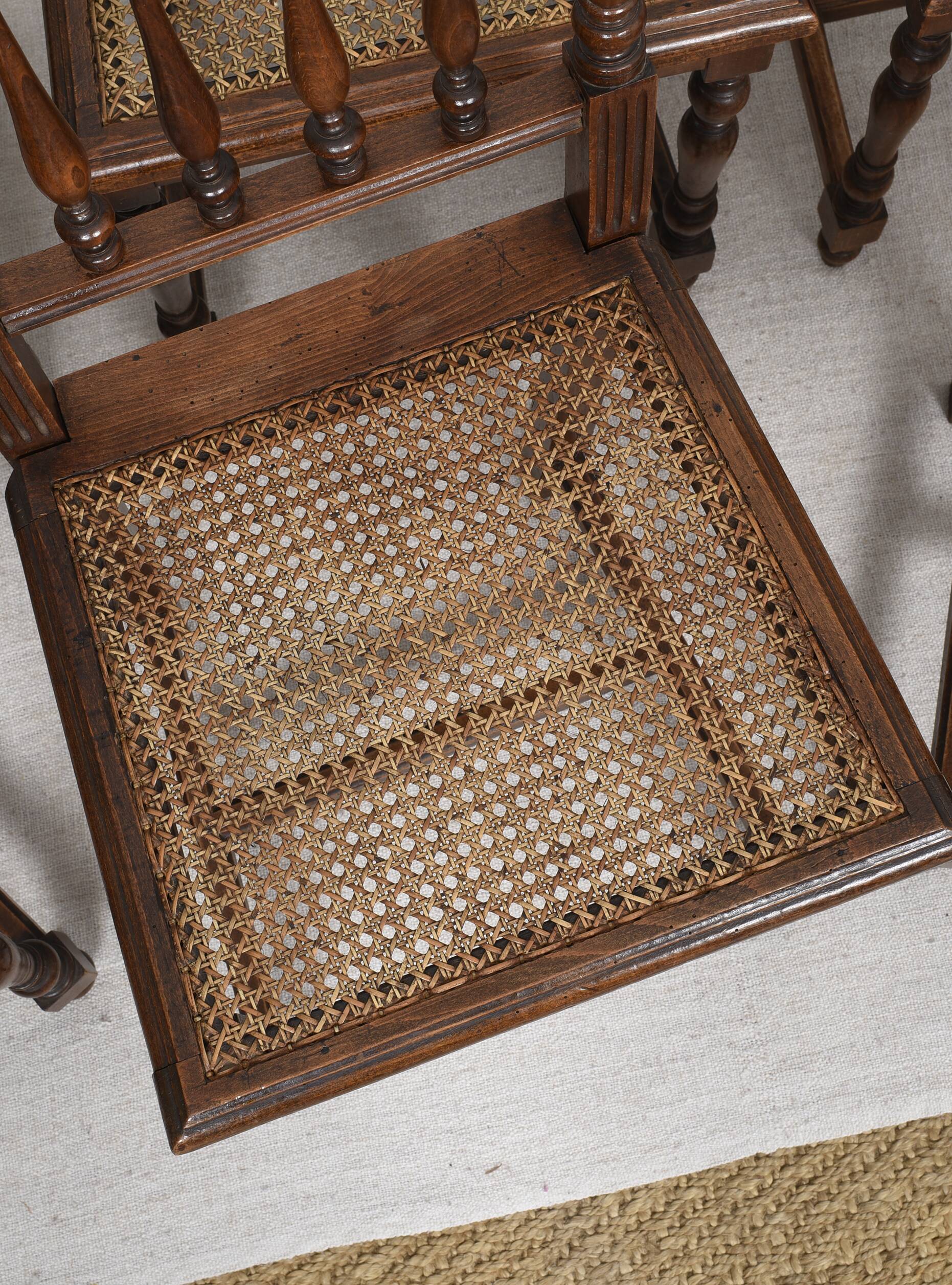 Chaises cannées, style Louis XIII