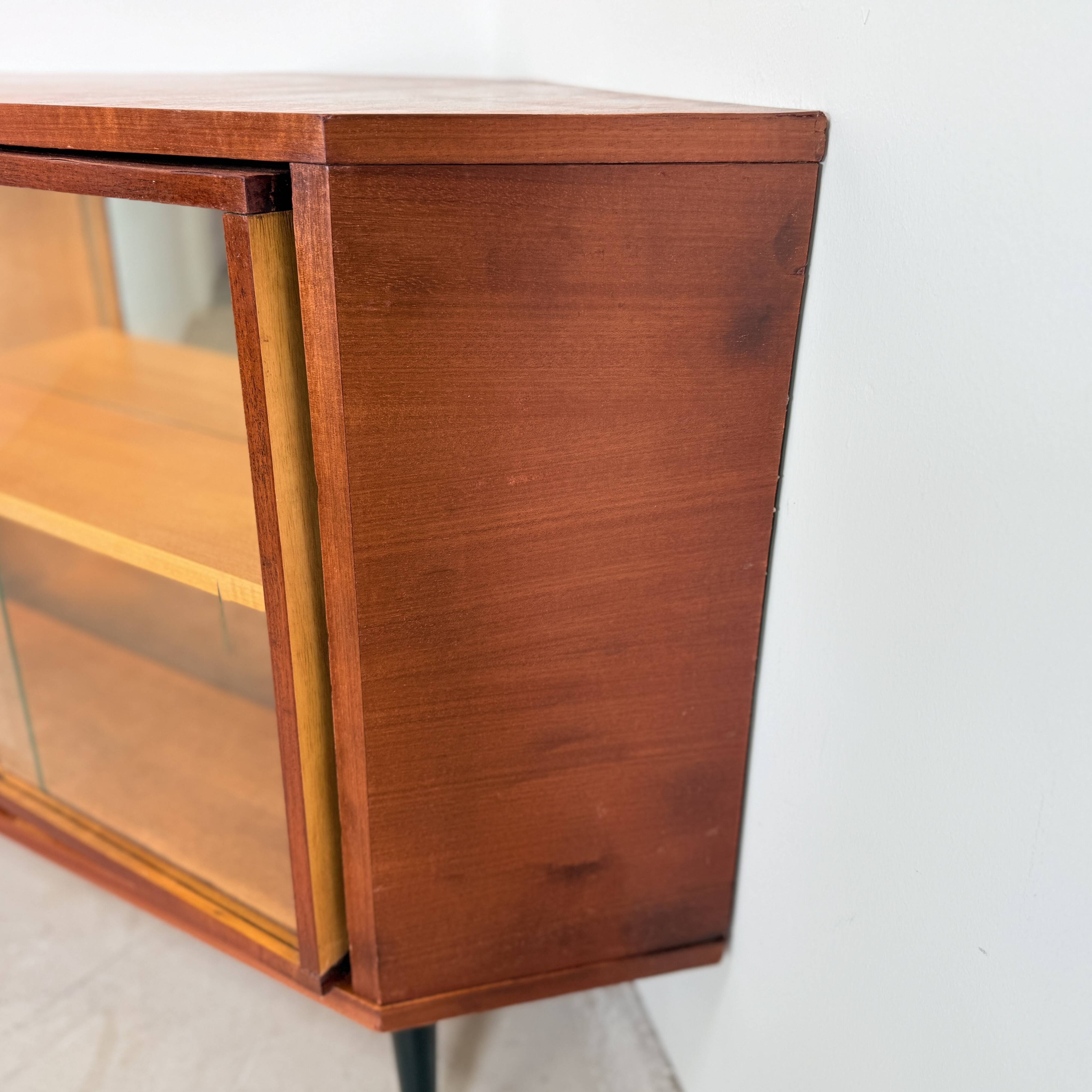 Vintage hoekkast met draaiende bar
