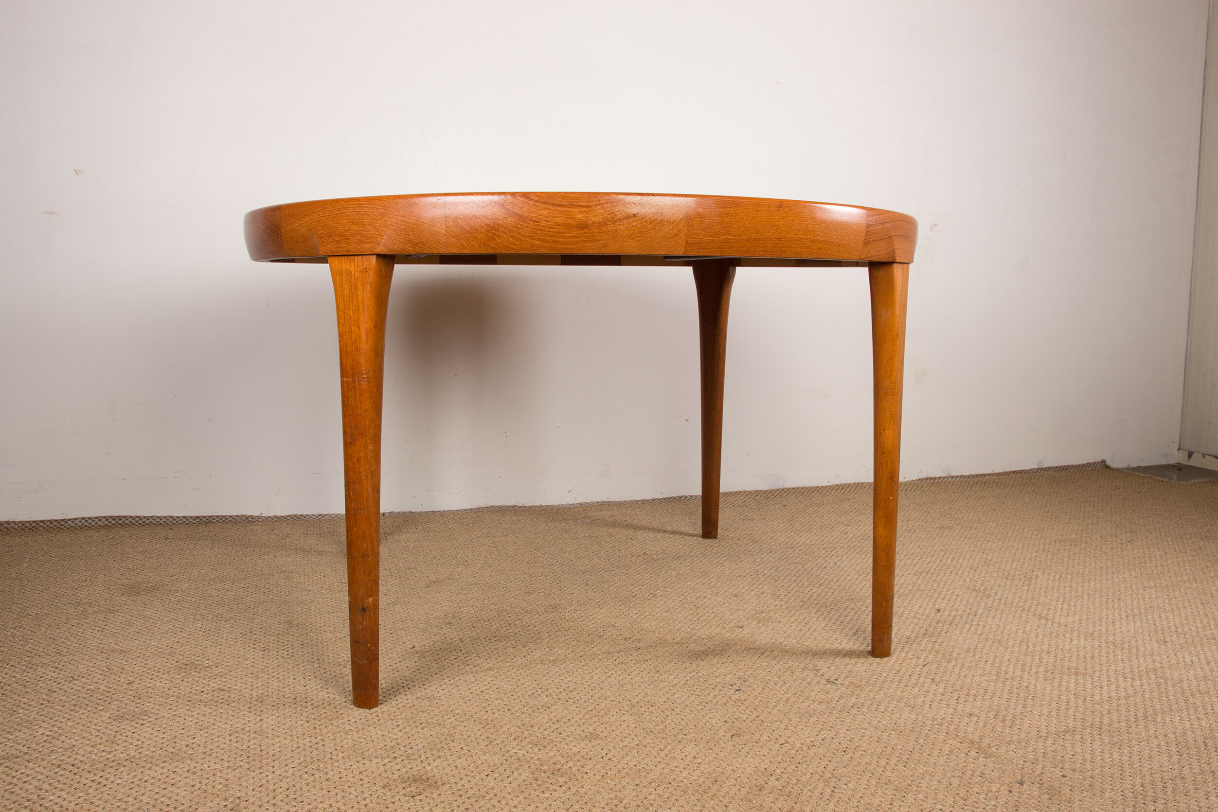 Danish Teak extendable dining table by Ib Kofod-Larsen for Faarup Mobelfabrik 1960