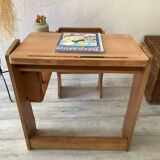 Foldable children's desk