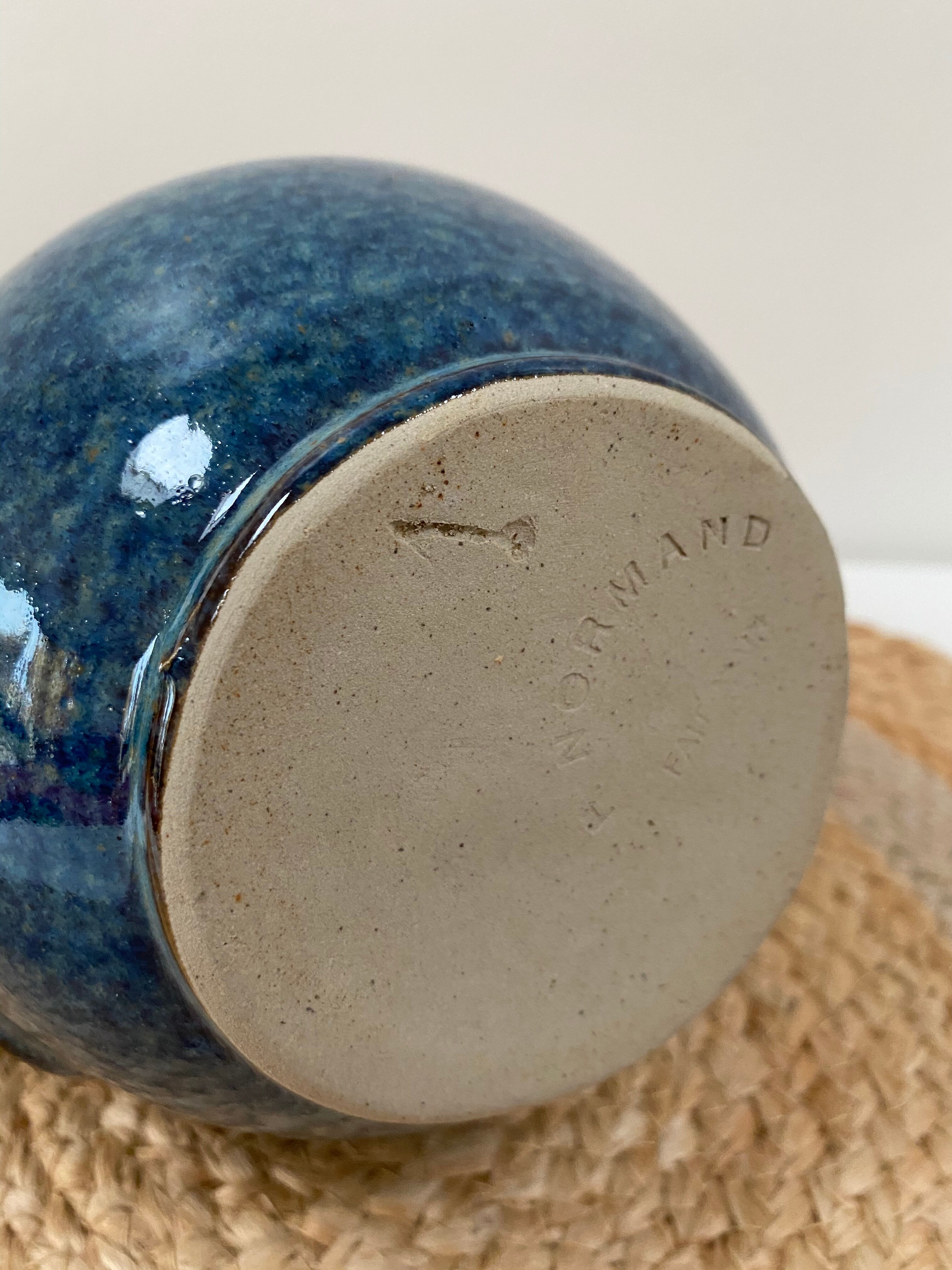 Pichet vase en grès bleu des Manufactures Normand