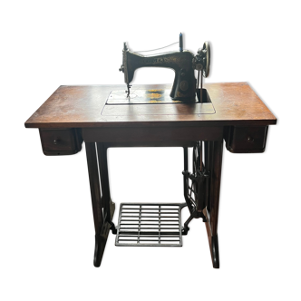 1932 Singer sewing machine