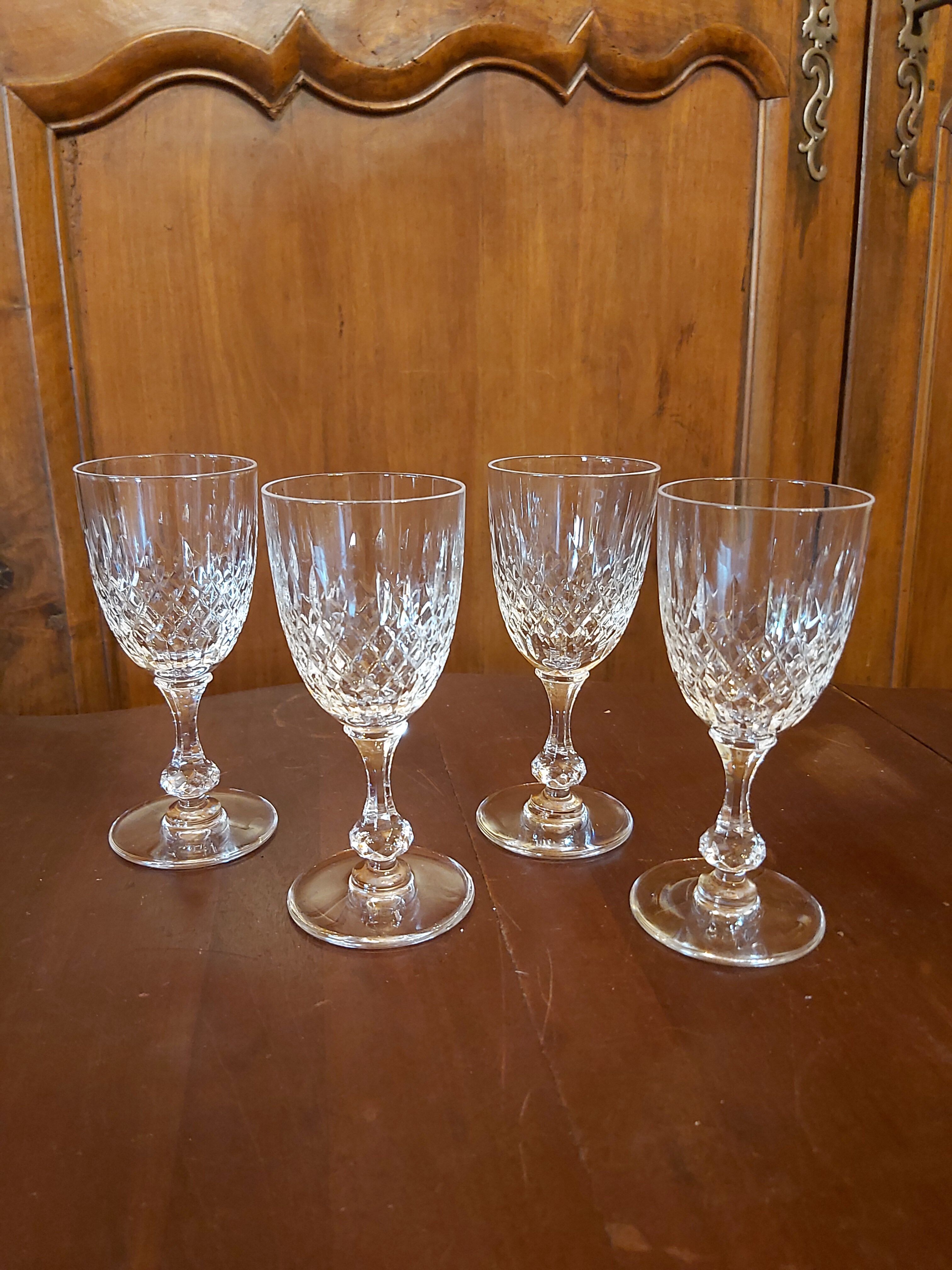 4 verres à vin cristal Saint Louis modèle Messine