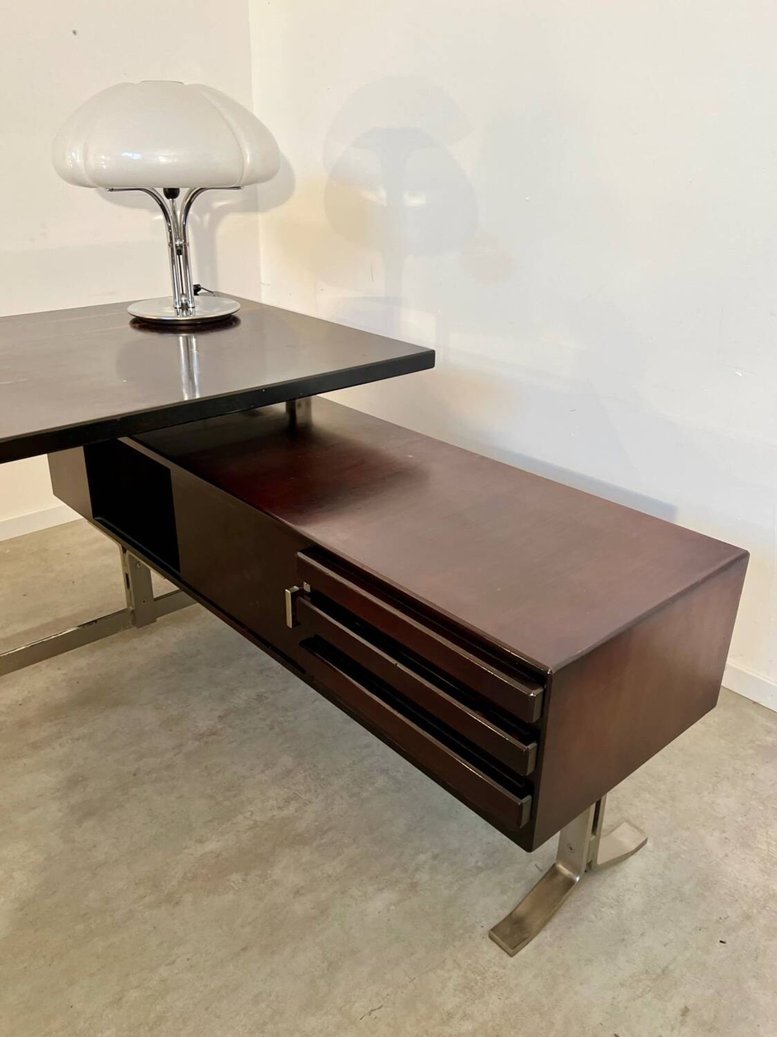 Vintage president corner desk in rosewood design by Gianni Moscatelli vintage