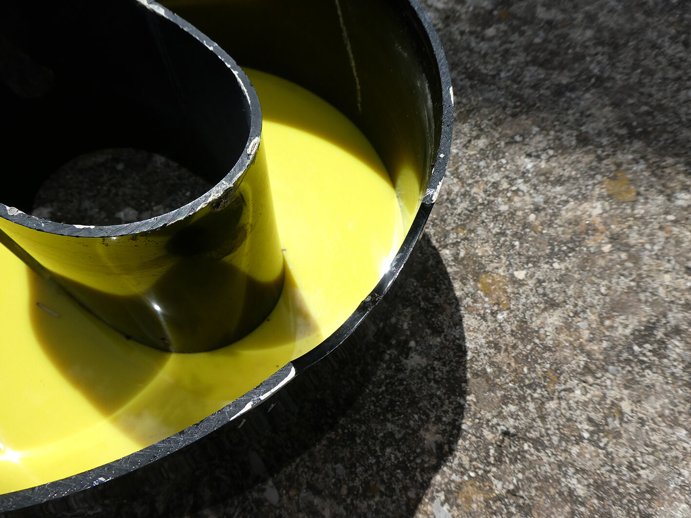 Yellow and black industrial sign "O" letter