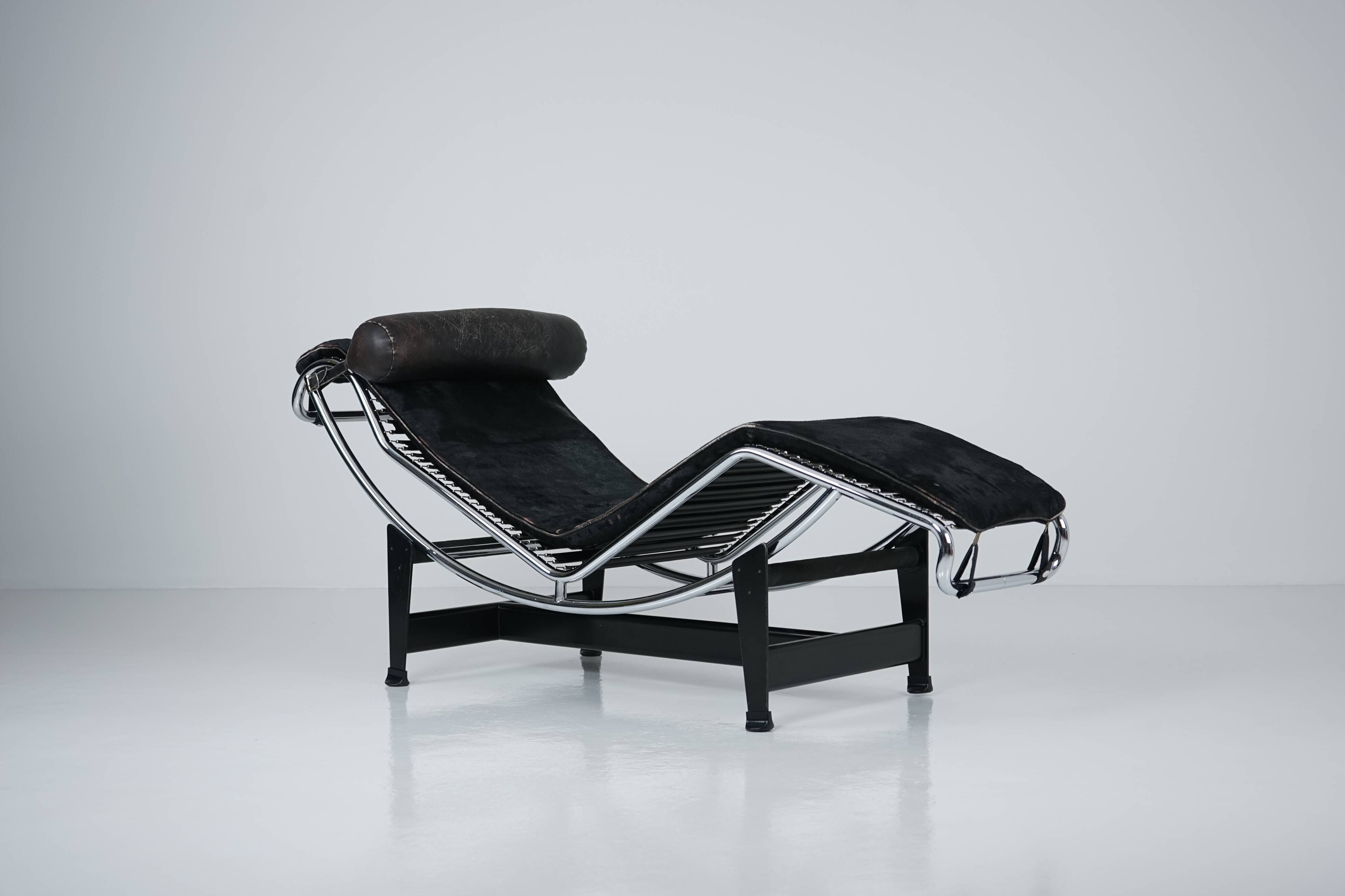 Black Fur LC4 Chaise Longue by Le Corbusier & Pierre Jeanneret for Cassina