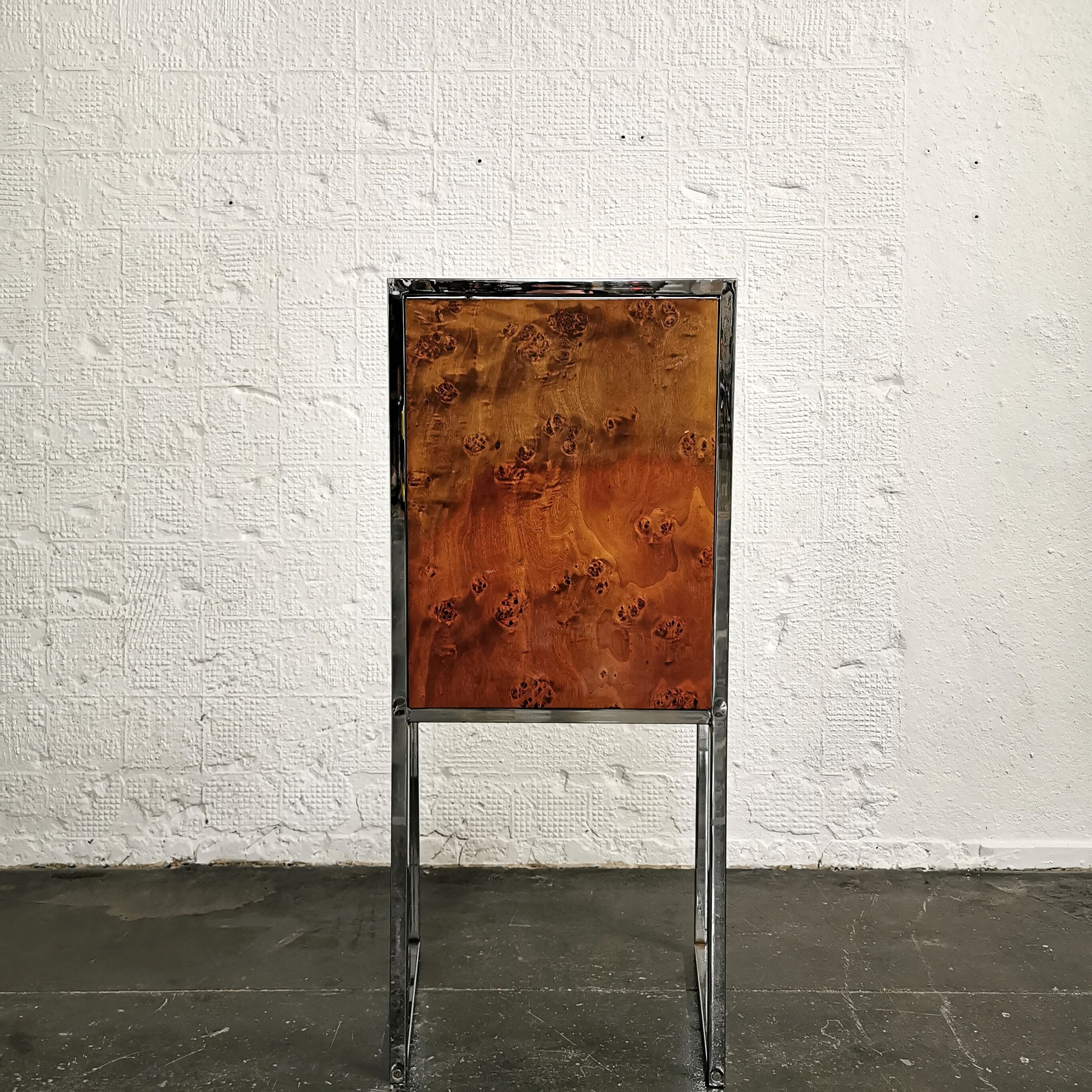 Chaise Italienne en chrome et loupe d'orme 1970