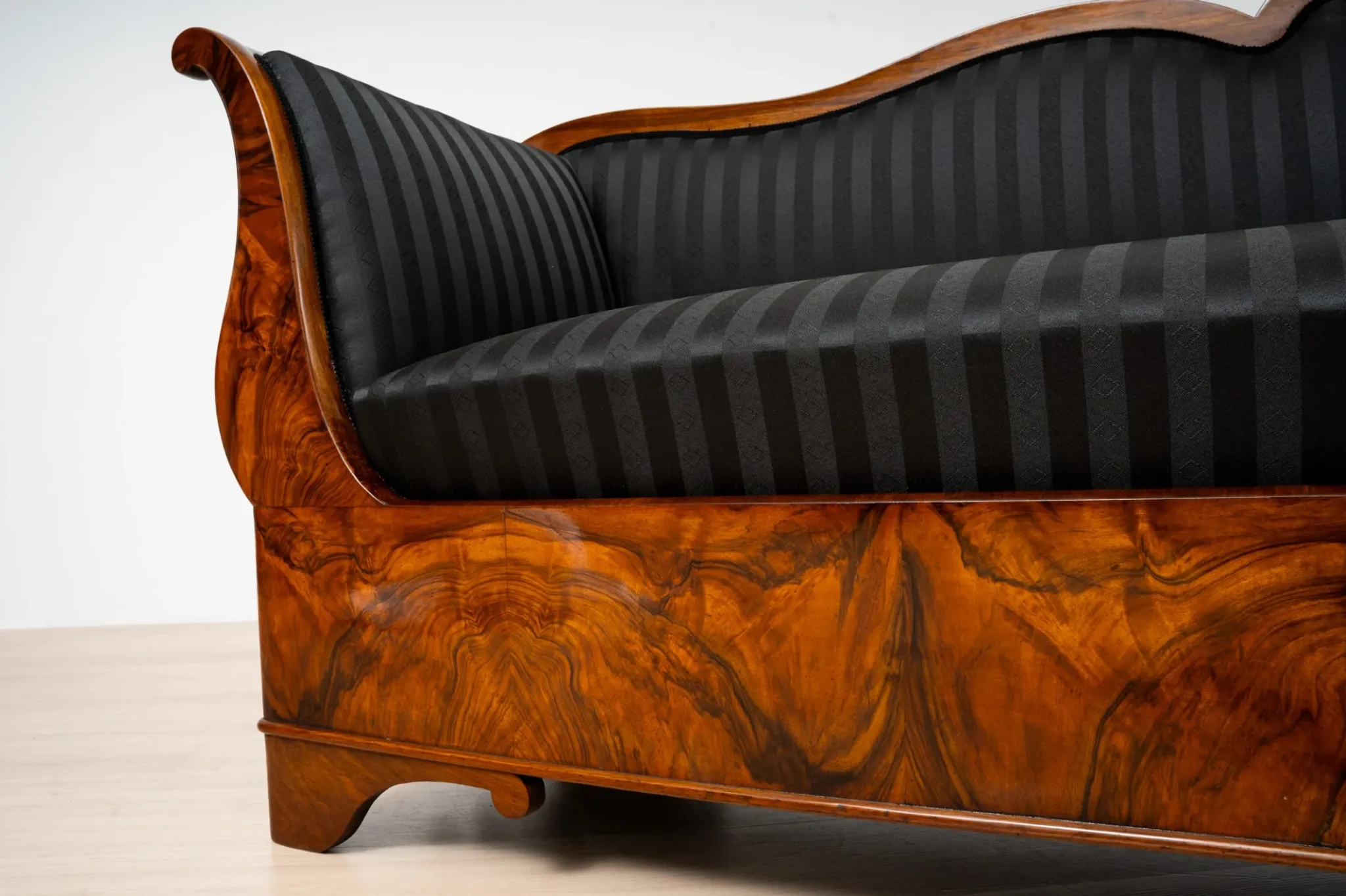 Exceptional 19th Century Biedermeier Walnut Sofa, circa 1850