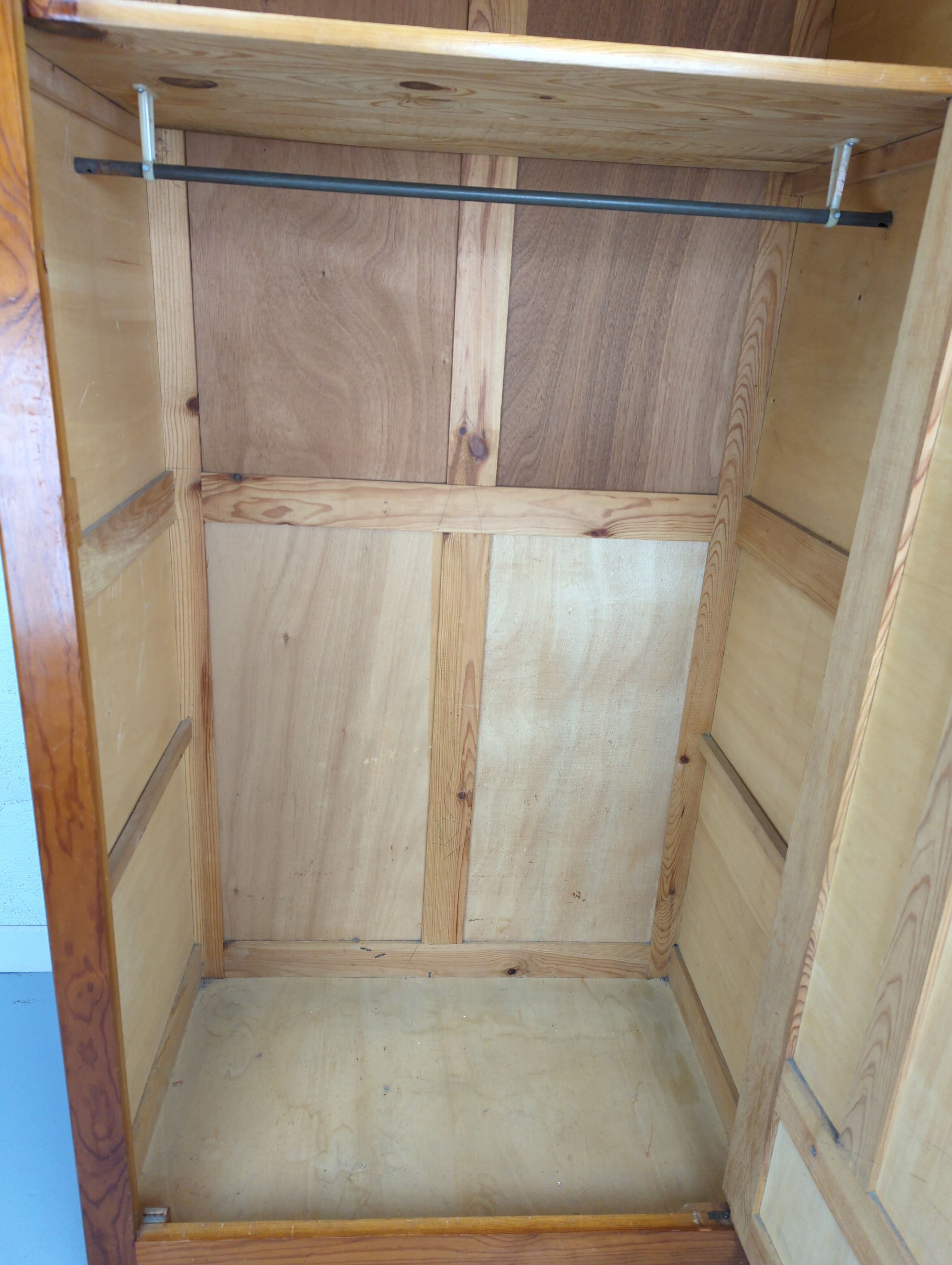 Armoire bonnetière une porte avec penderie