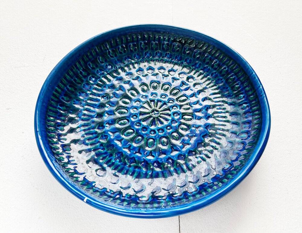 Large wall plate Rimini Blu Italian mid-century by Aldo Londi for Bitossi, 1960s.