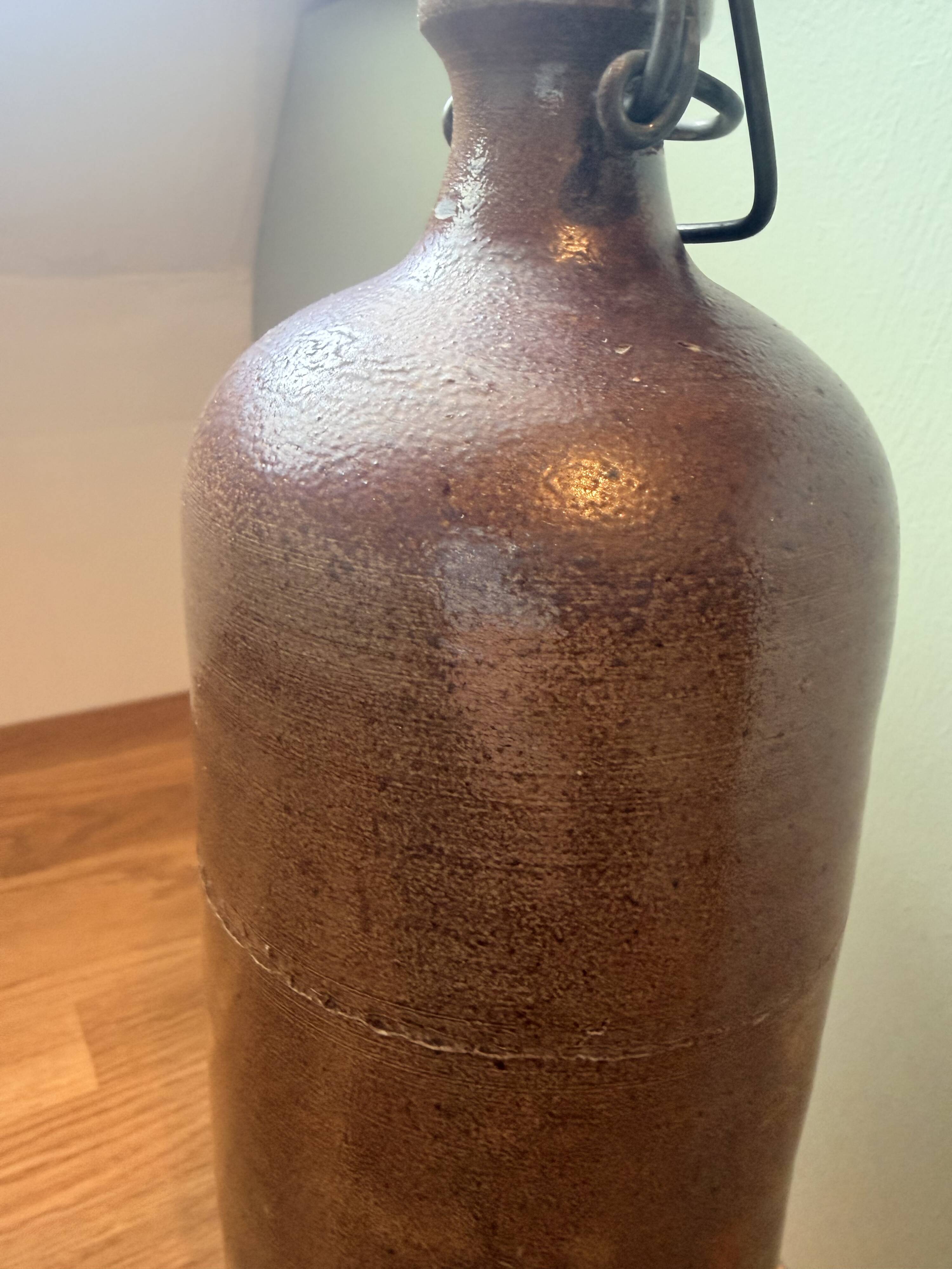 Bouteille en grès vernissé vintage 2106221