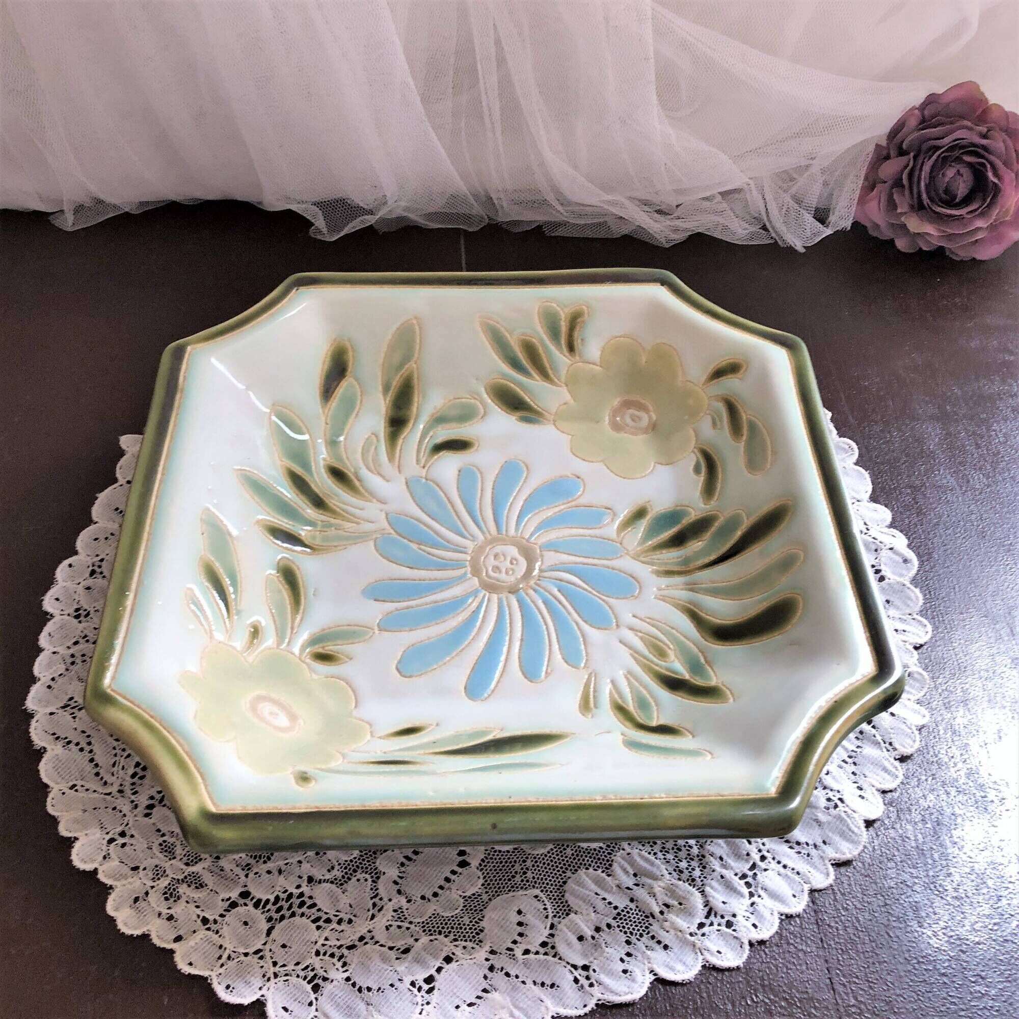 Ceramic pocket tray