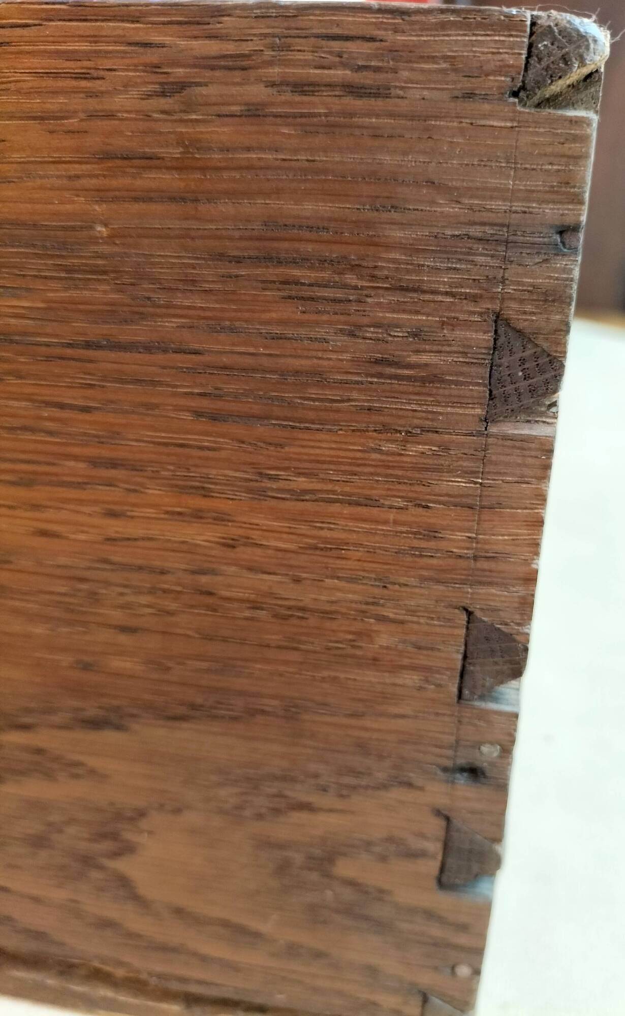 Jumping chest of drawers with 3 drawers in solid walnut, Restoration style.