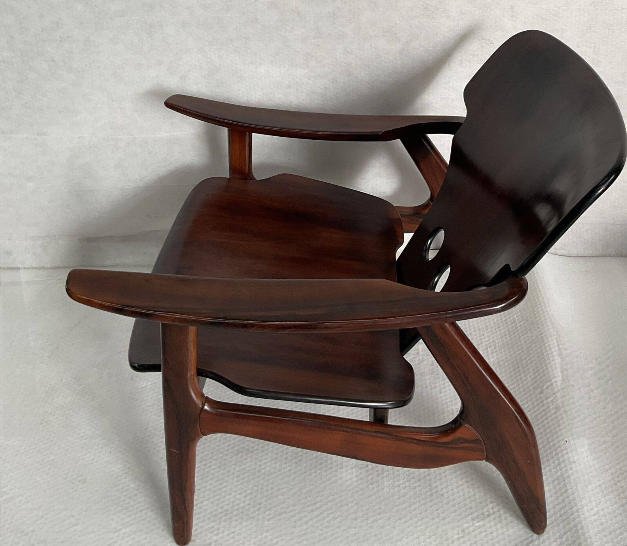 Pair of Diz armchairs, Sergio Rodrigues