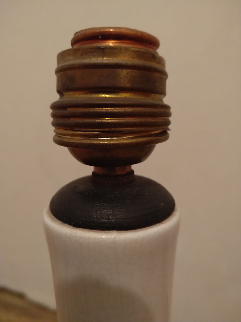 White ceramic table lamp