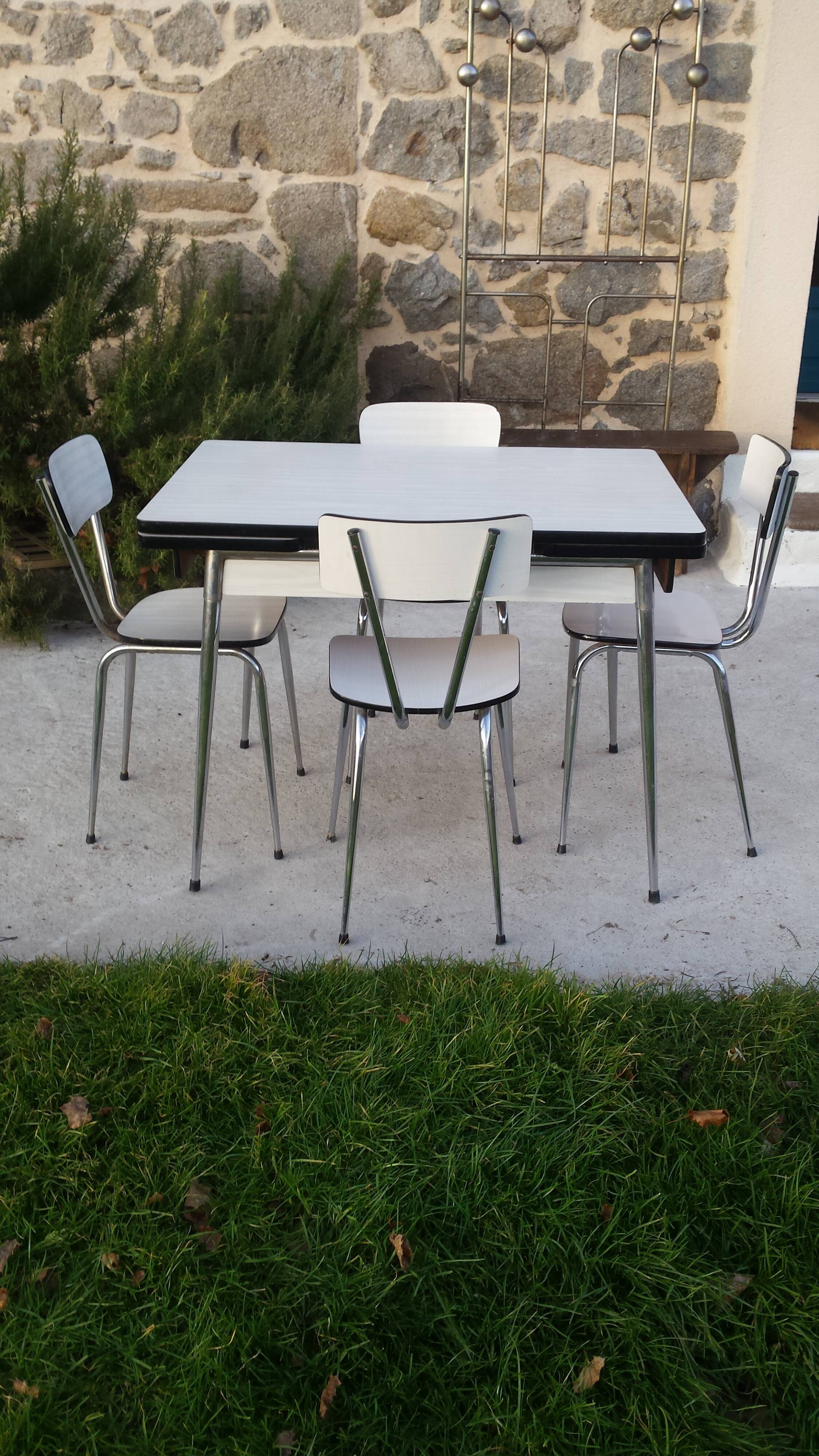Table and 4 chairs in white formica