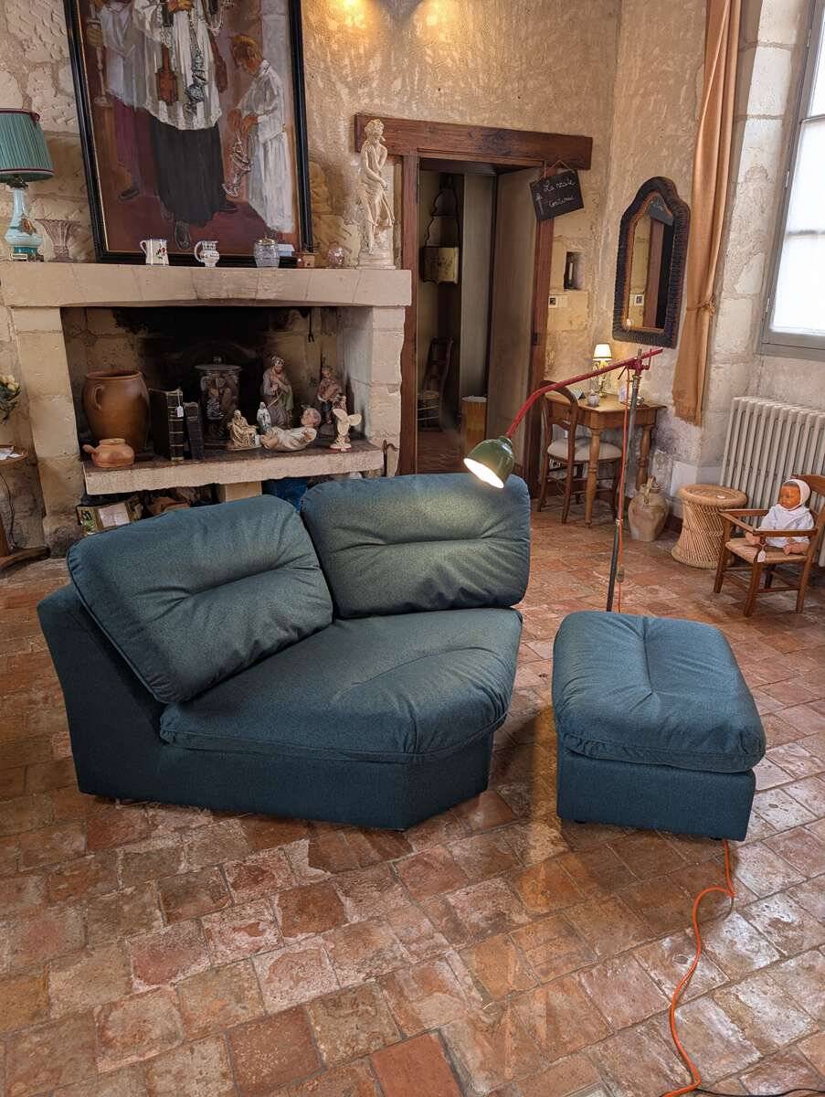Chauffeuse angle vintage et son pouf