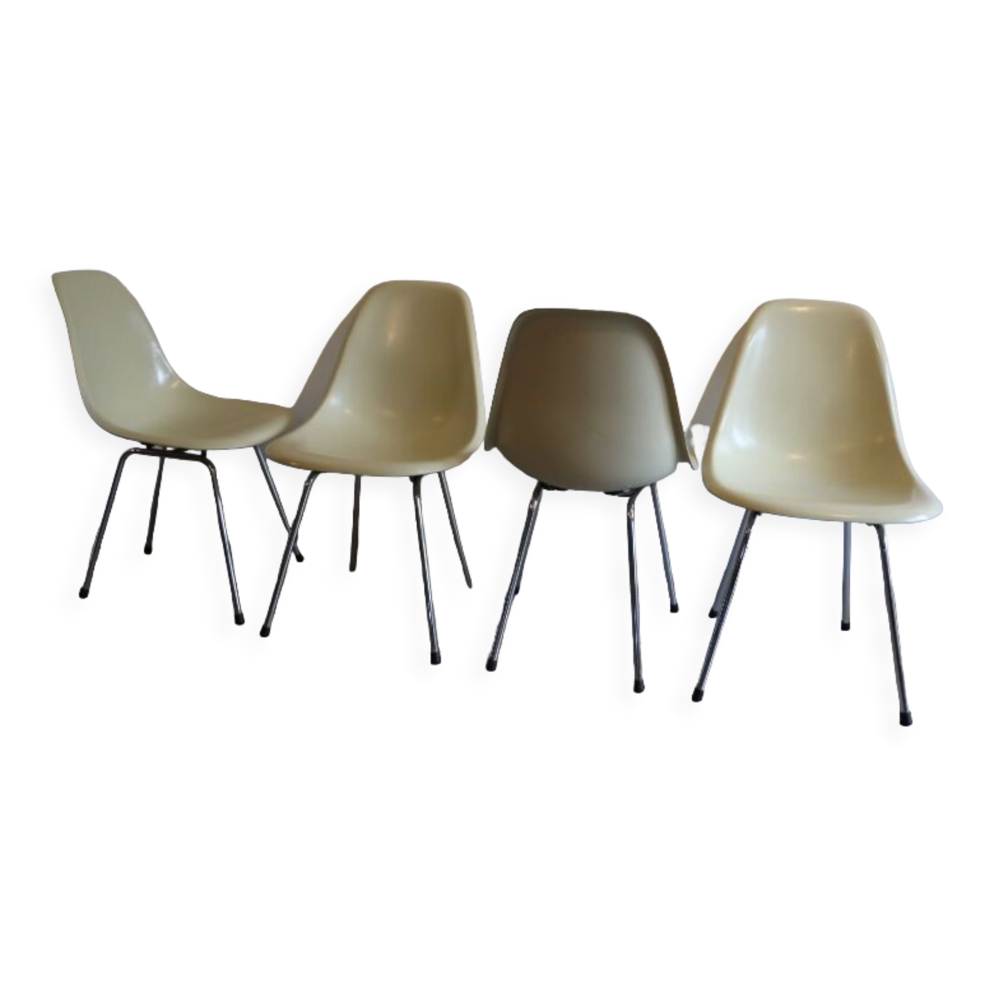 4 Herman Miller cream Eames shell chairs