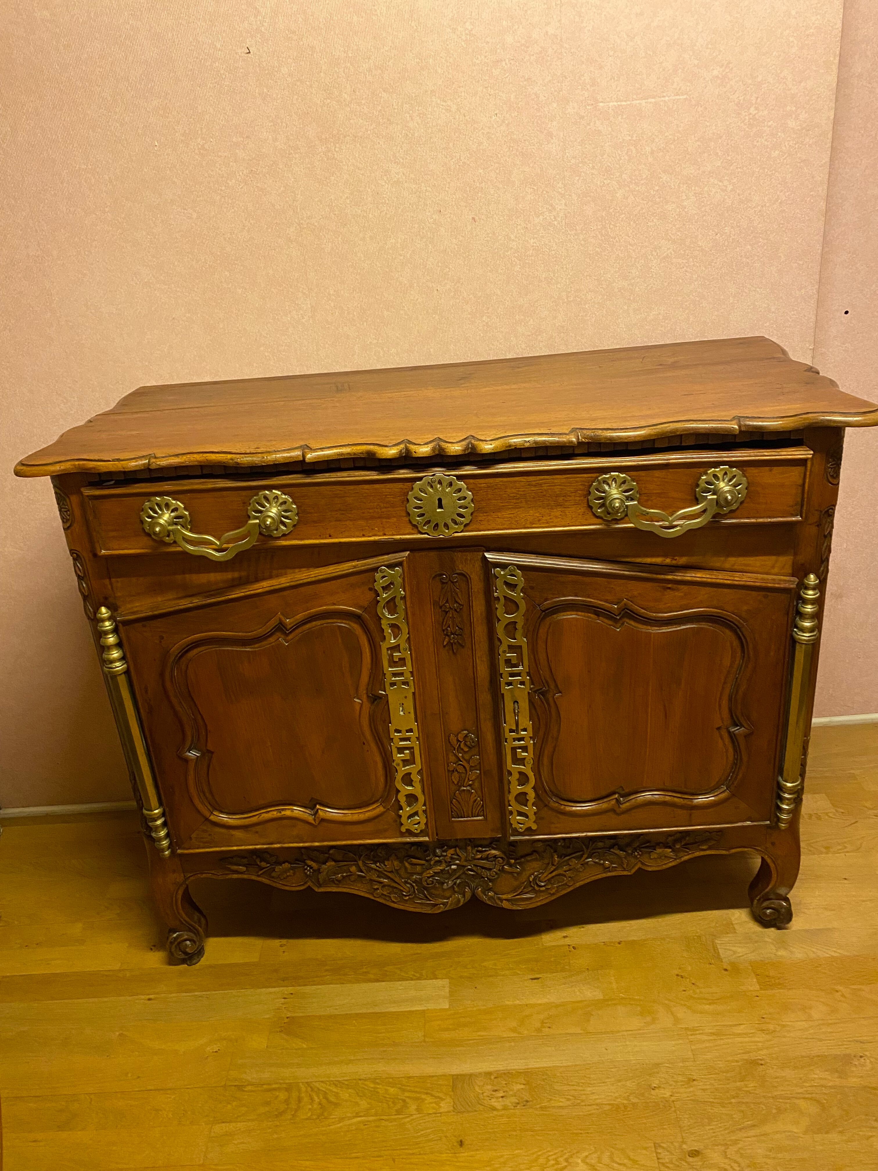 Buffet provençale en noyer XVIII siècle