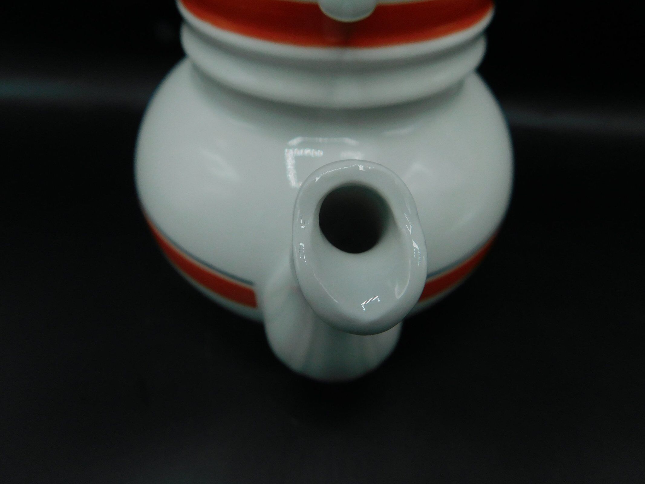 White and orange Pillivuyt tisanière