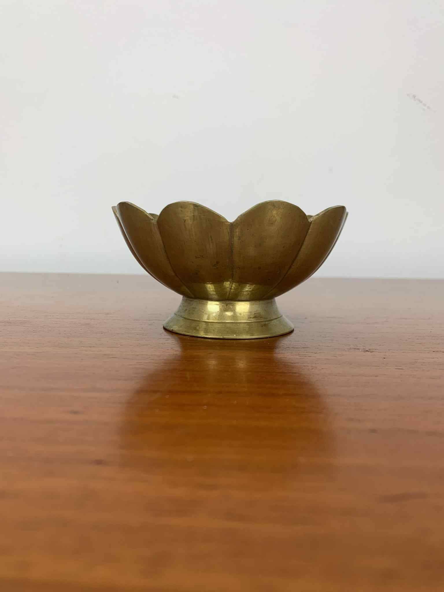 Vintage gold-plated brass flower emptier
