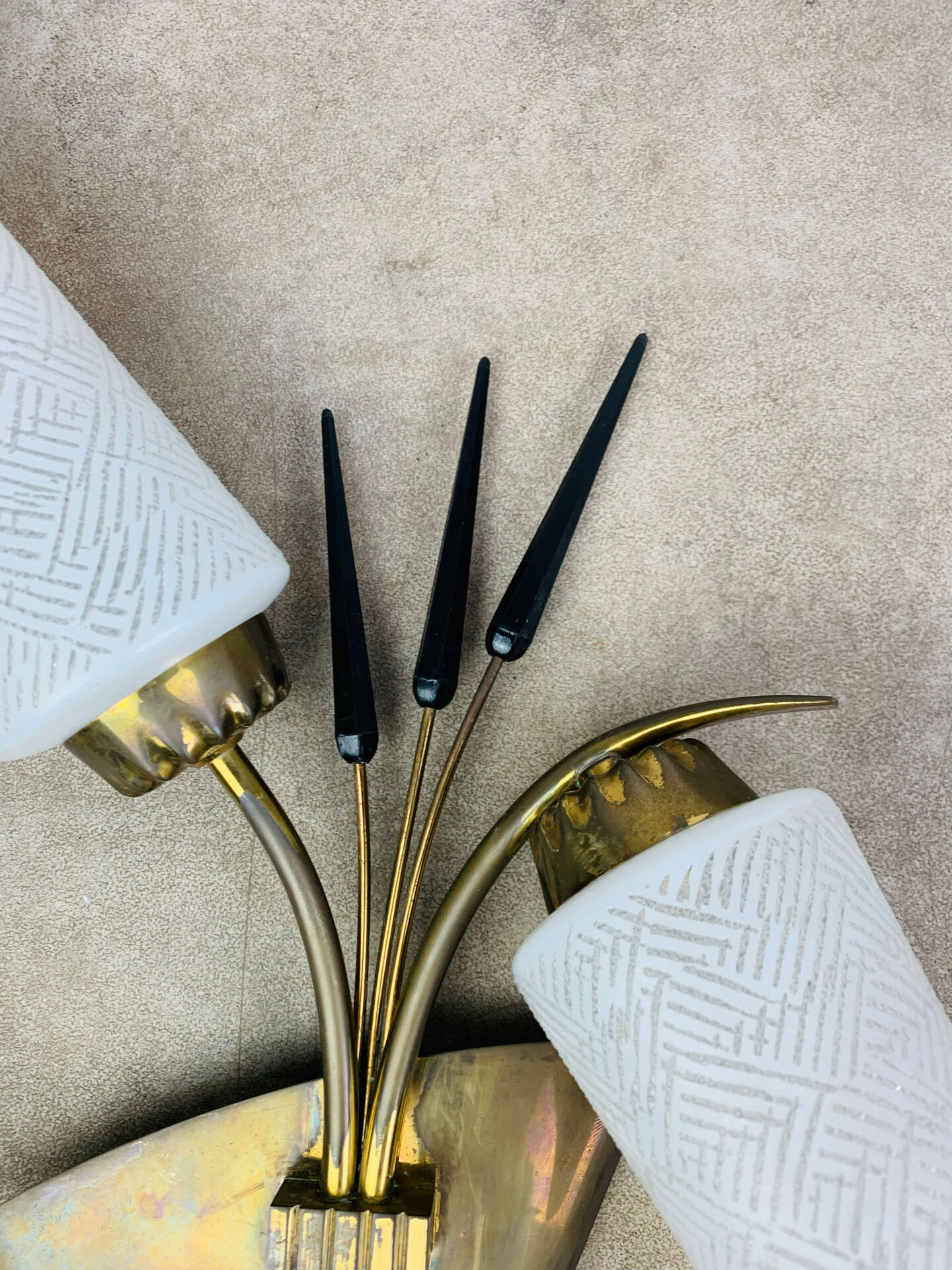 Pair of 1950s wall lights in brass and opaline tulips, Lunel/Arlus