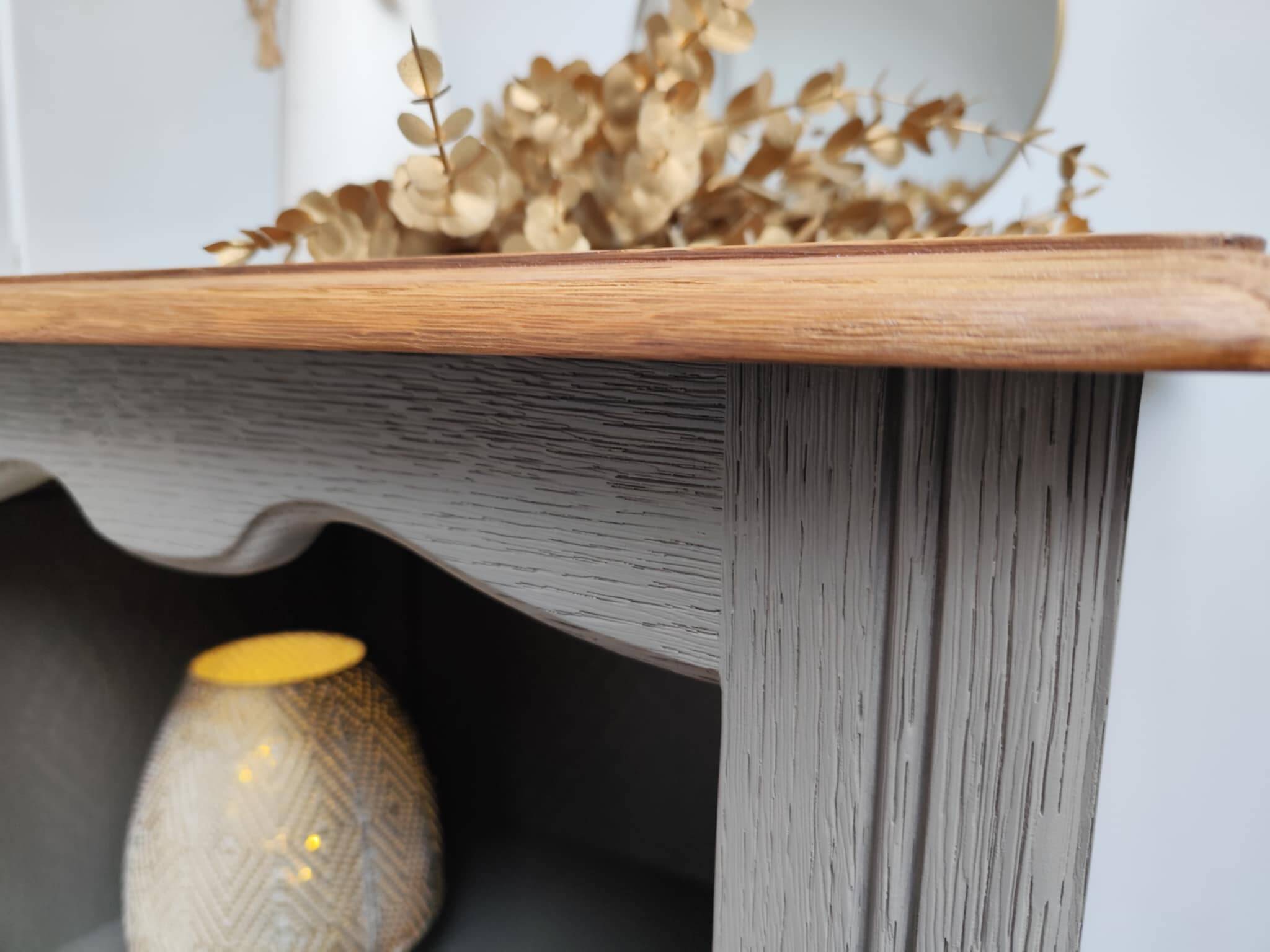 Oak chest of drawers