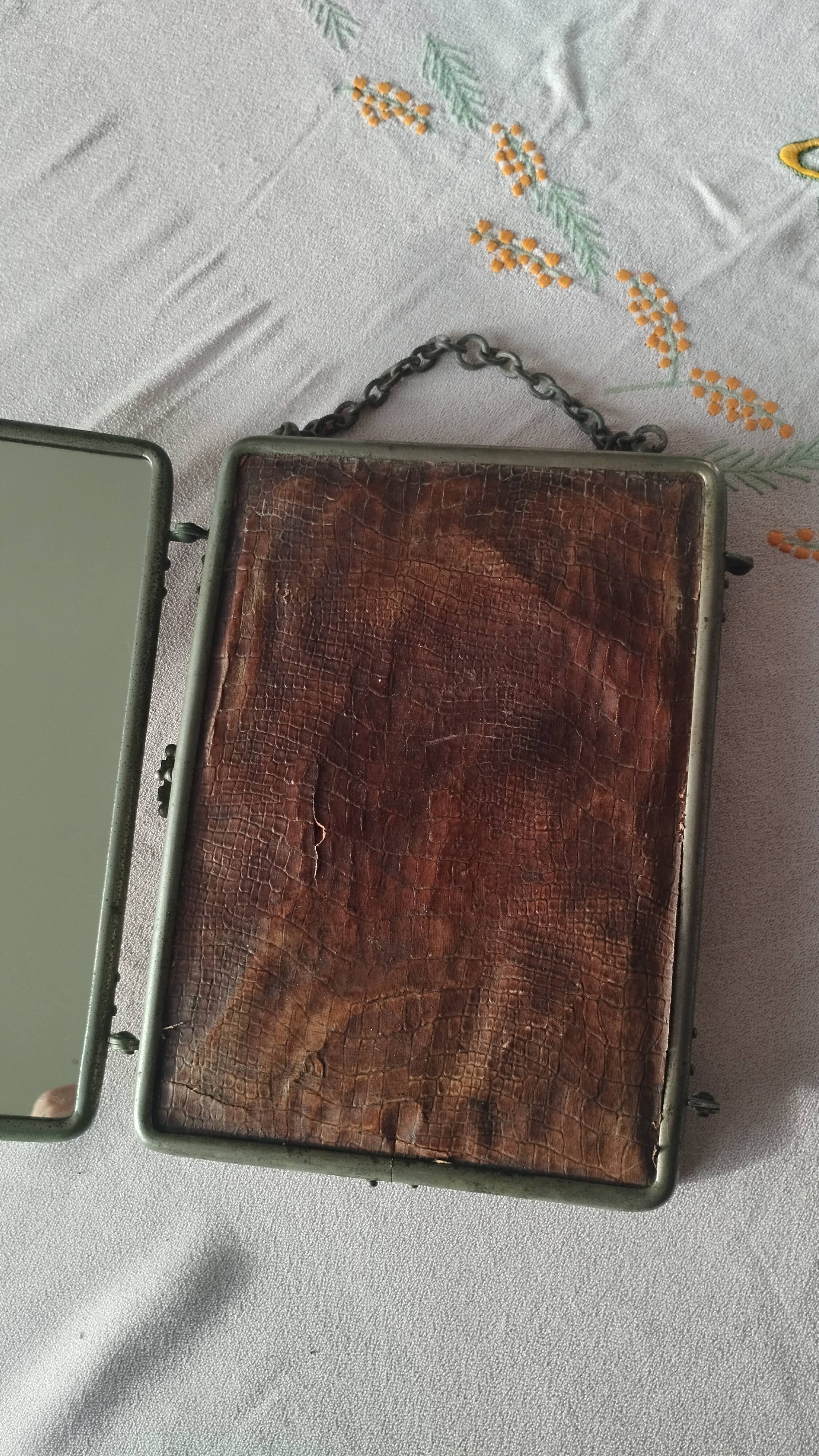 Triptych barber mirror