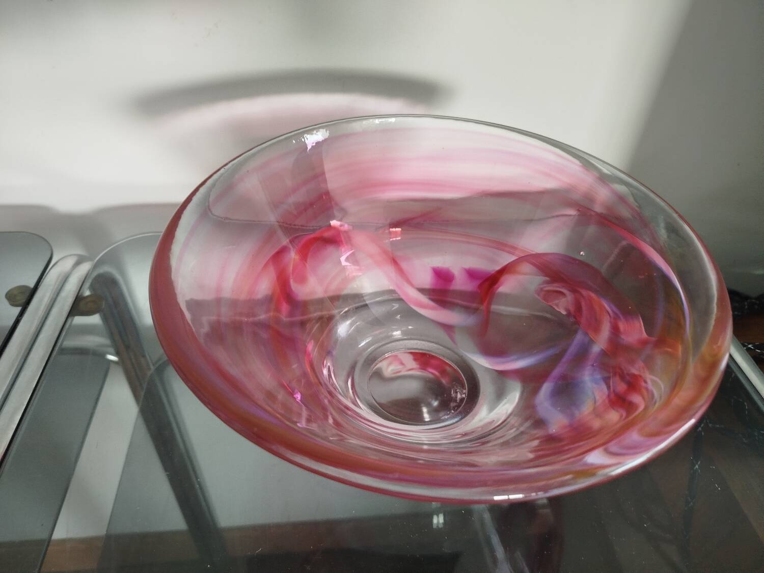 Large salad bowl / bowl in blown glass - pink and purple tones
