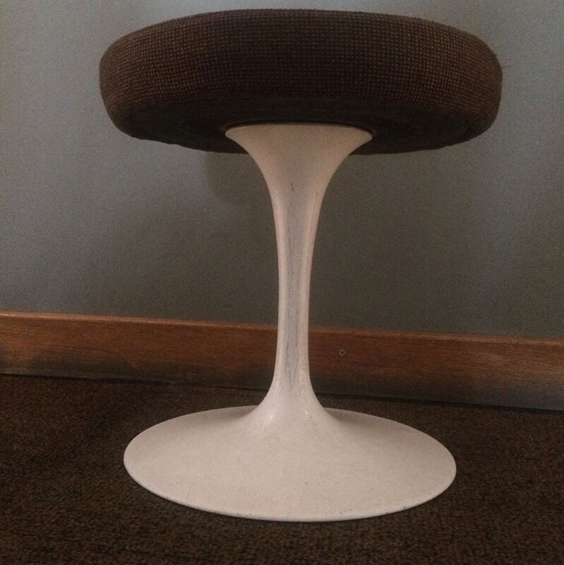 Tabouret "tulipe" par Knoll international design Eero Saarinen