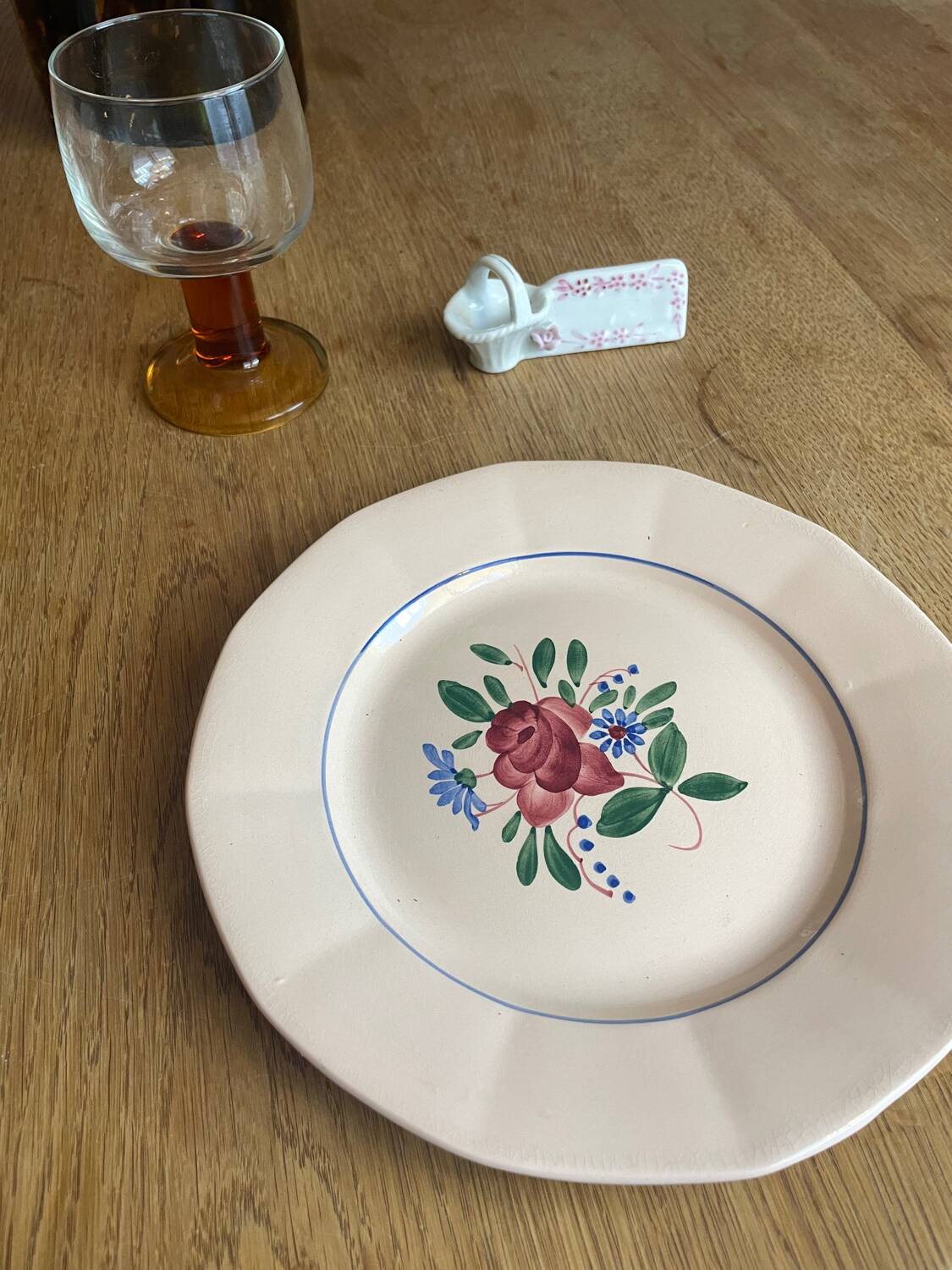 Many plates