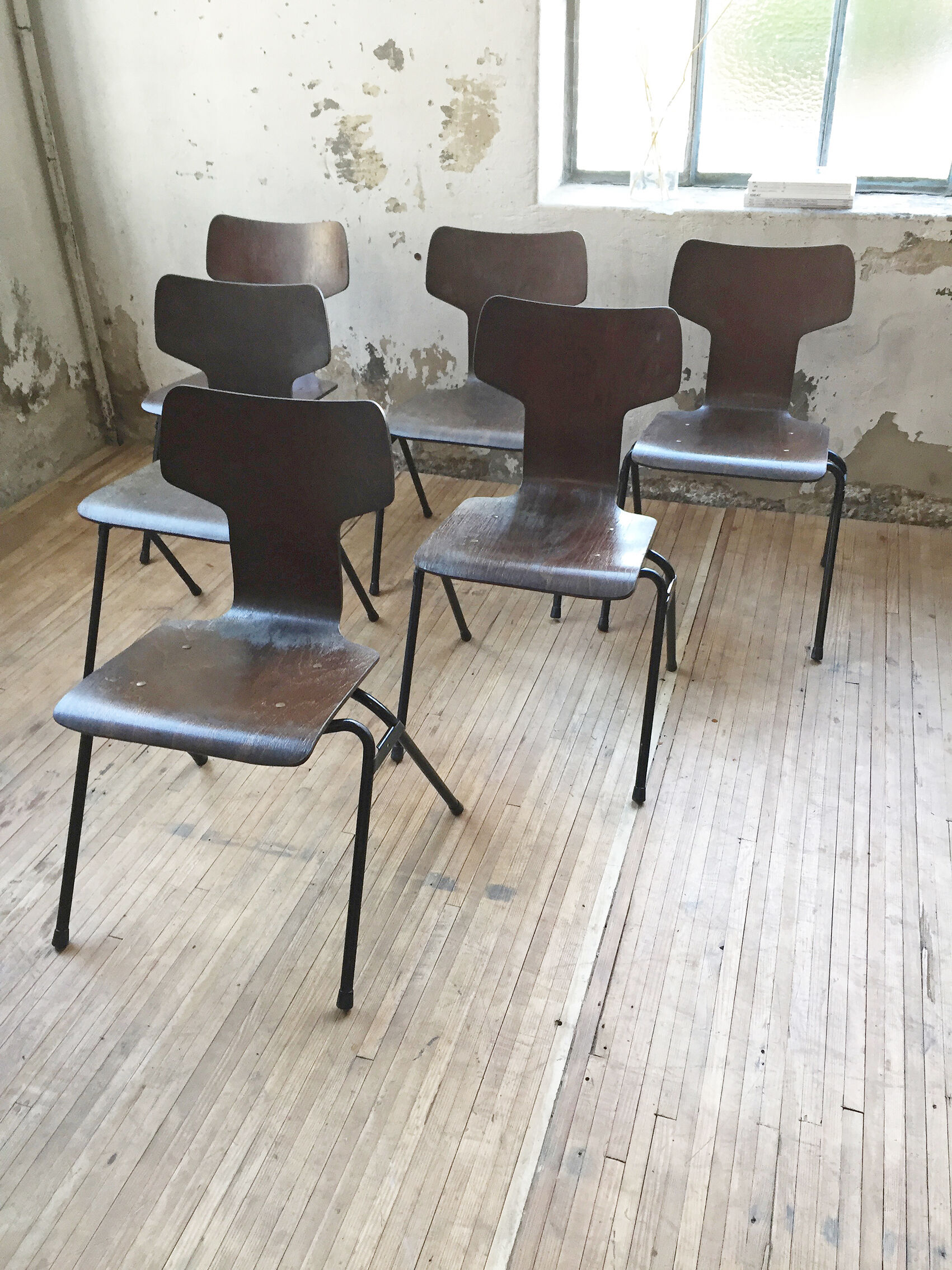 Set de 6 chaises "Marteau" acajou thermomoulé