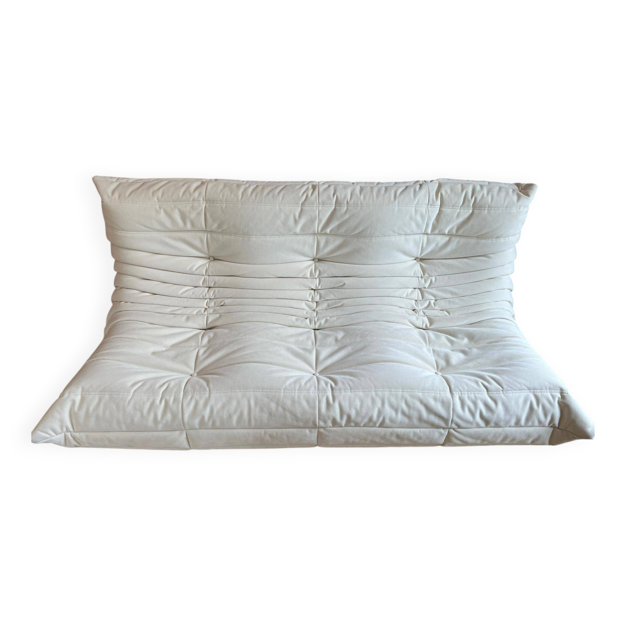 Canapé 3 places Togo Ligne Roset en Alcantara coloris Eggshell
