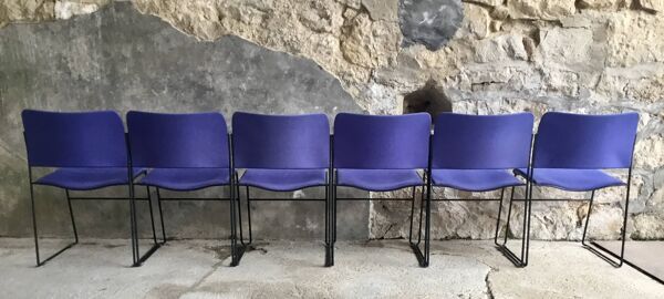 Chaise empilable 40/4 Howe bleue par David Rowland