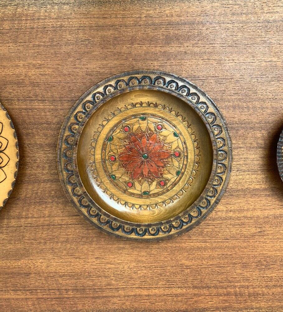 Vintage wooden wall plates, set of 4