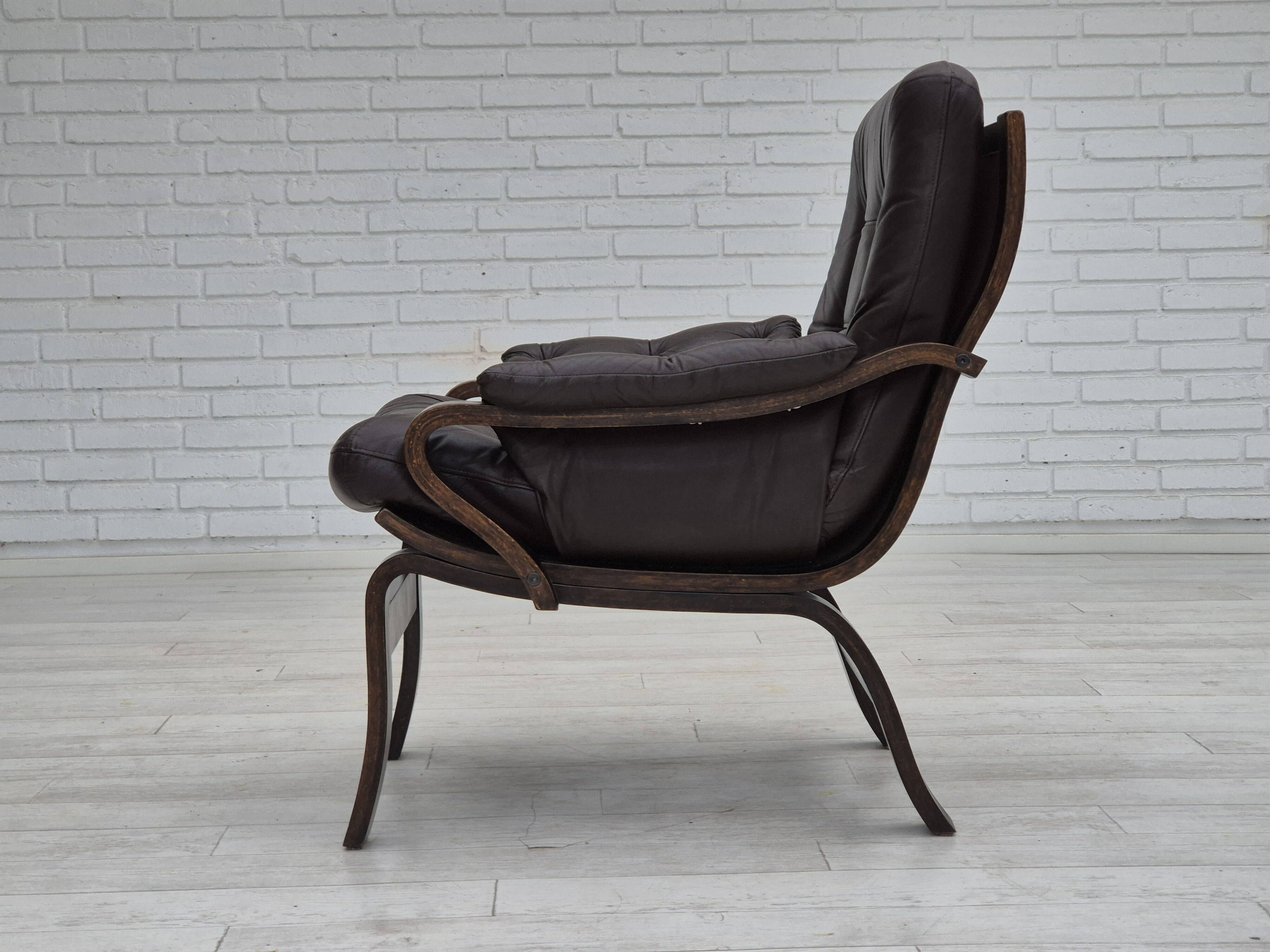 1970s, Scandinavian lounge chair in original condition, brown leather, dark bent wood.