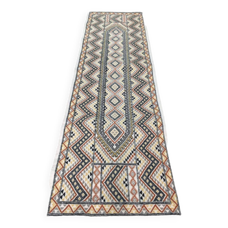 White margoum rug with Berber patterns handmade in natural wool