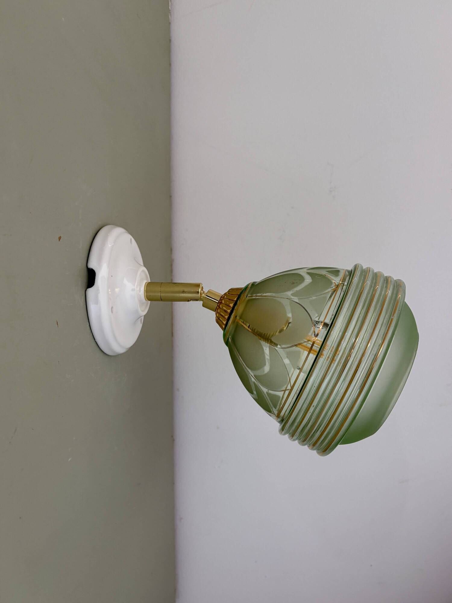 Vintage art deco tulip wall lamp in green and gold glass