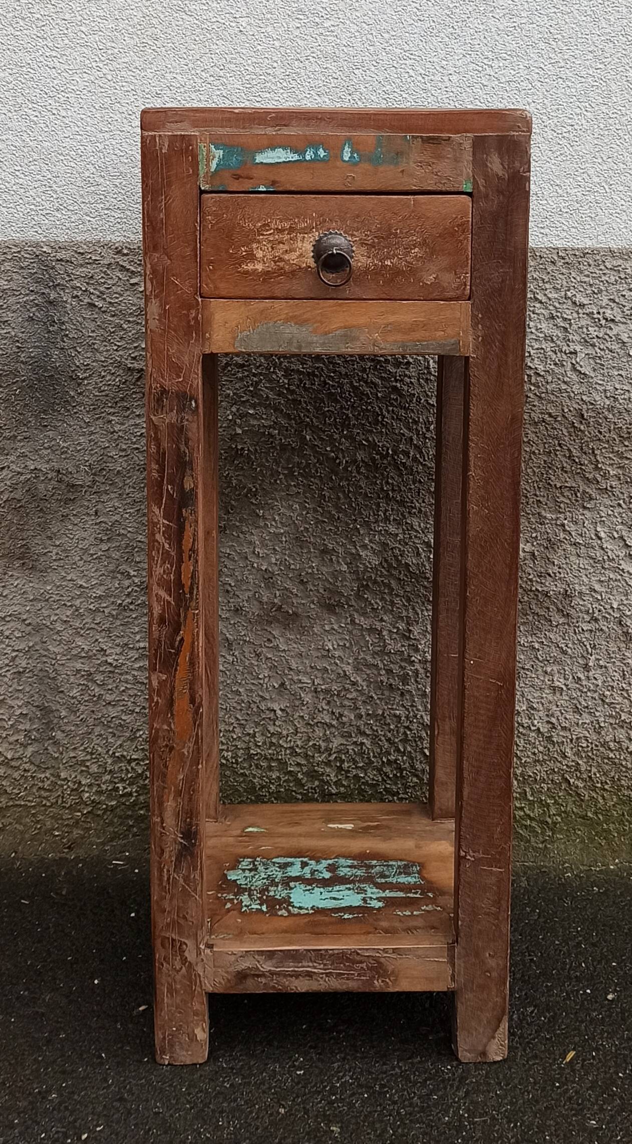 Guéridon en bois avec tiroir