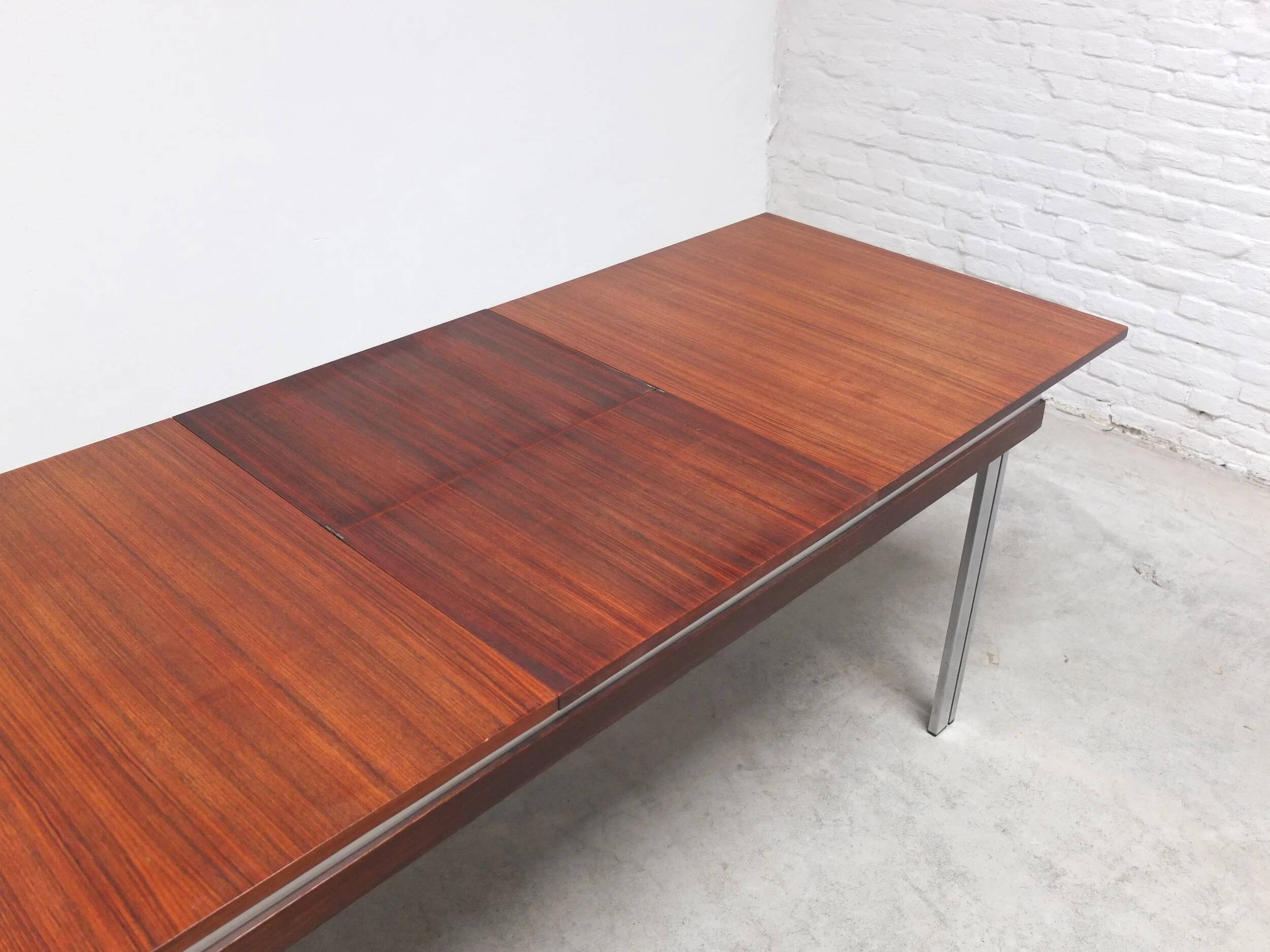 Table à manger extensible par Roger De Winter pour E.M.Y., années 1960.
