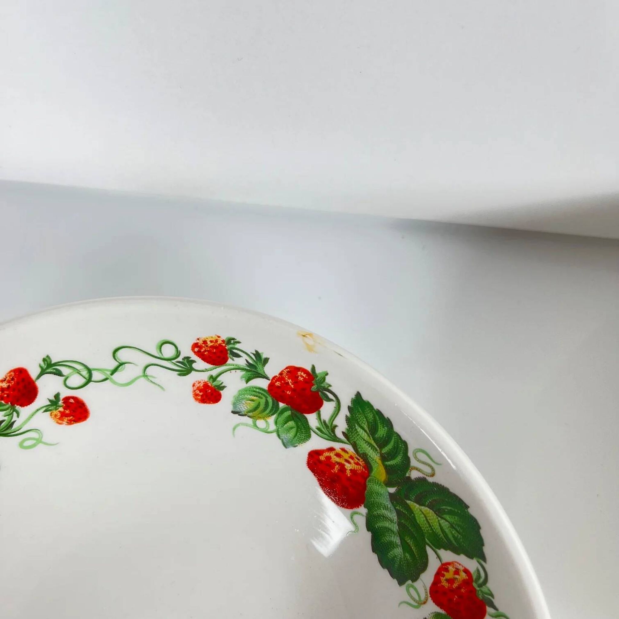 5 "Strawberry" ceramic bowls/dishes